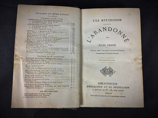 Vintage French book by Jules Verne - L'île mystérieuse
