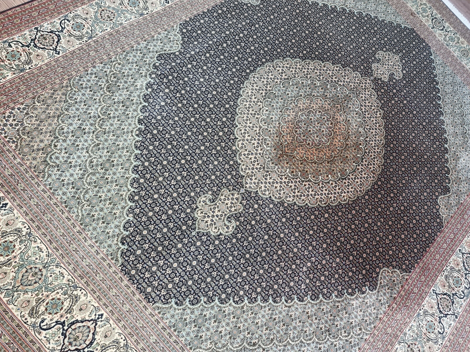 Detailed view of the craftsmanship and quality assurance of the rug