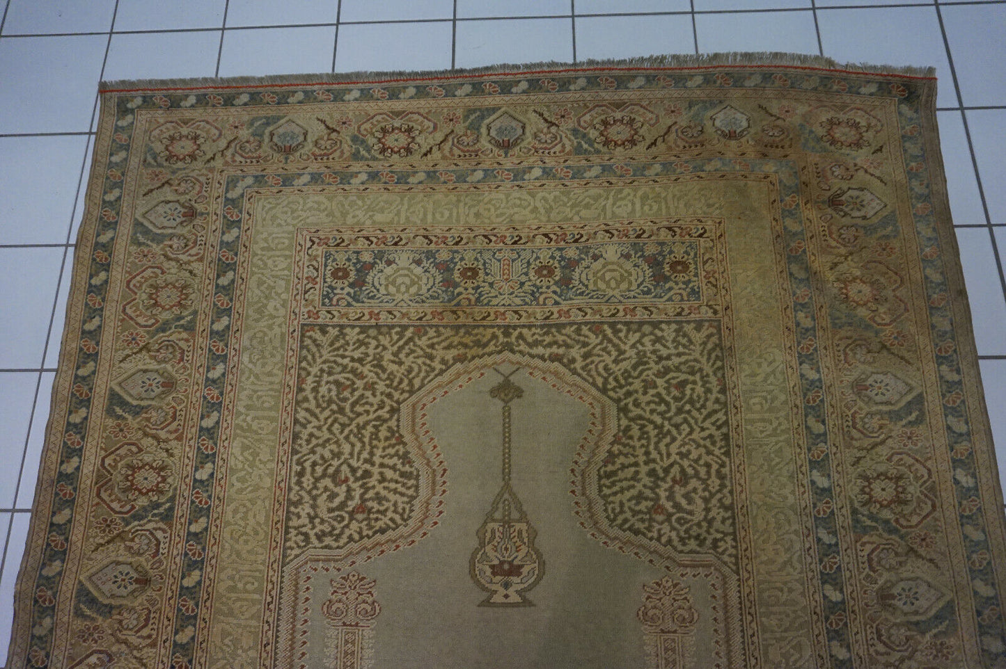 Front view of the Turkish Transilvania prayer rug enhancing the elegance of a living room