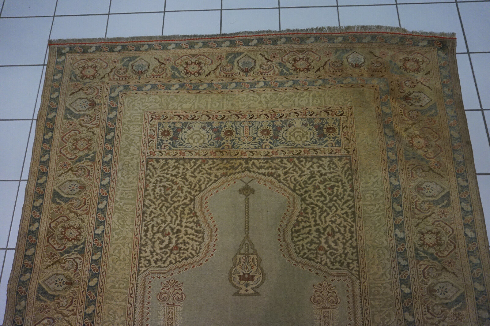 Front view of the Turkish Transilvania prayer rug enhancing the elegance of a living room