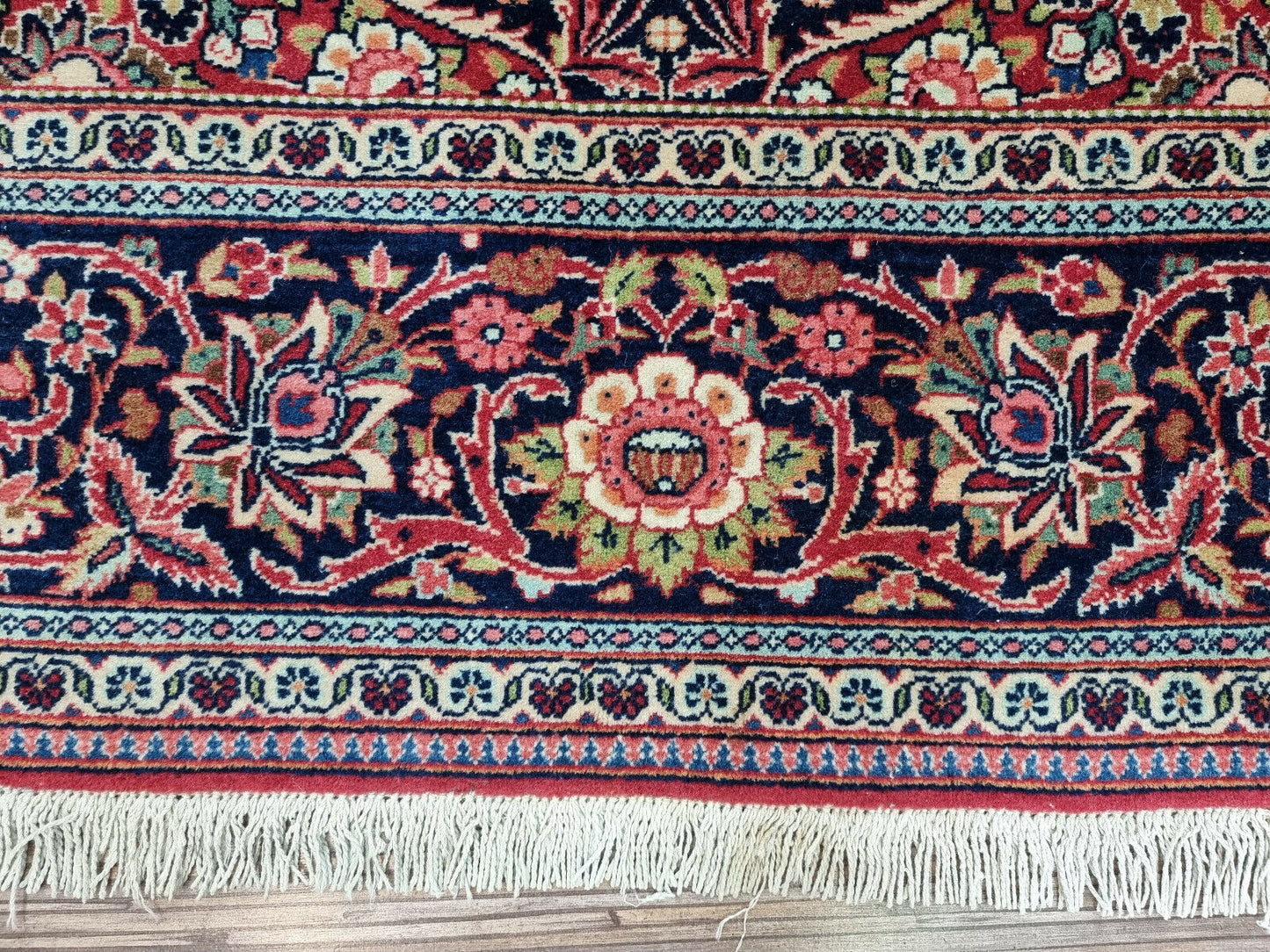  Close-up of floral motifs on Handmade Antique Persian Kashan Rug - Detailed view highlighting the intricate floral motifs within the rug's pattern.