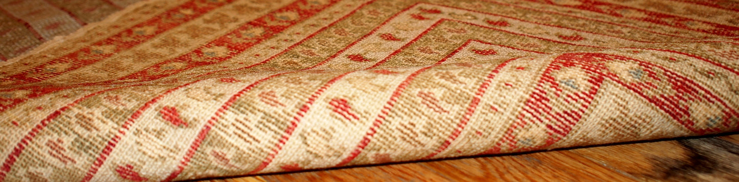 Handmade antique Turkish Ghurdes prayer rug 1870s