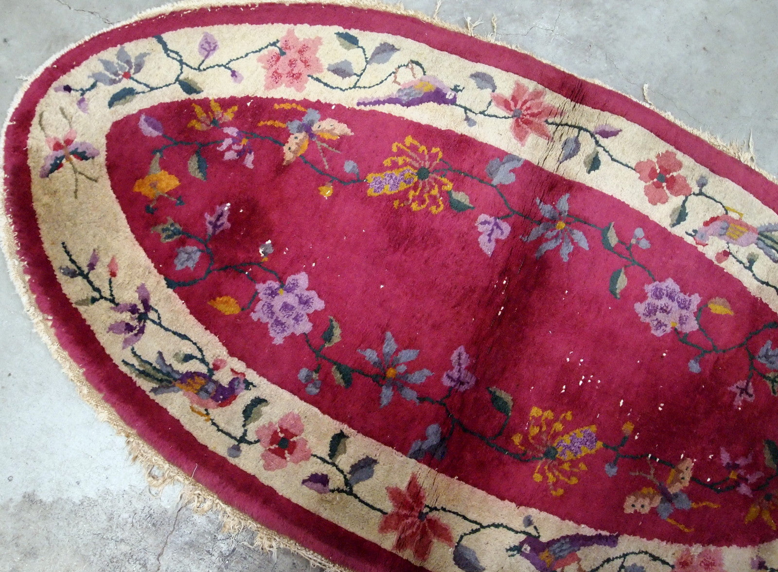 Antique Art Deco Chinese rug in original condition, it has full pile but a stain on the fringes. It is from the beginning of 20th century.