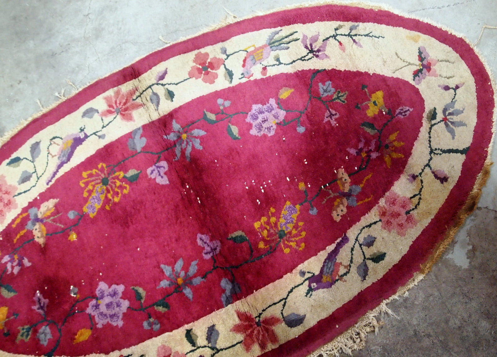 Antique Art Deco Chinese rug in original condition, it has full pile but a stain on the fringes. It is from the beginning of 20th century.