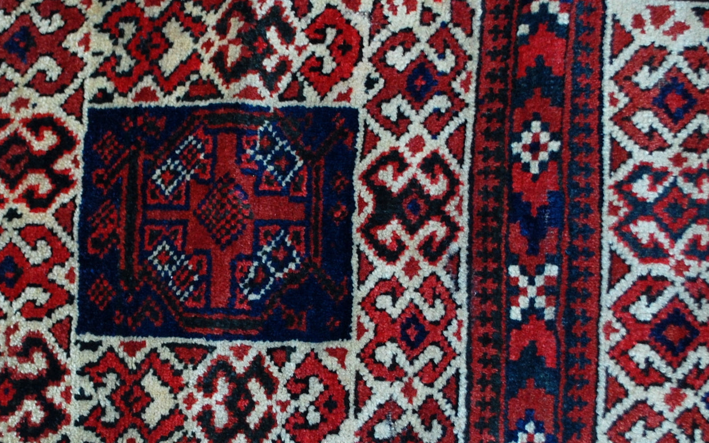Antique hand made collectible Afghan Baluch double bag face in original good condition. This collectible rug is from the end of 19th century.