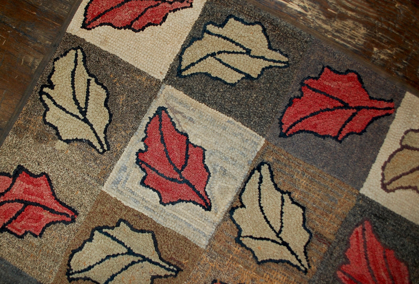 Handmade antique  American hooked rug in good condition. The rug has been made in the beginning of 20th century in USA. 