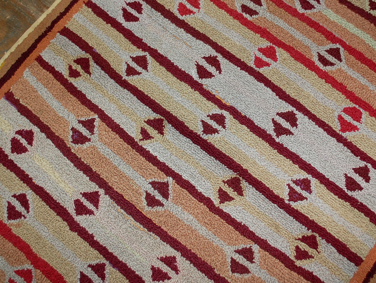 Handmade antique American hooked rug in original good condition. The rug has been made in geometric design in the end of 19th century. 