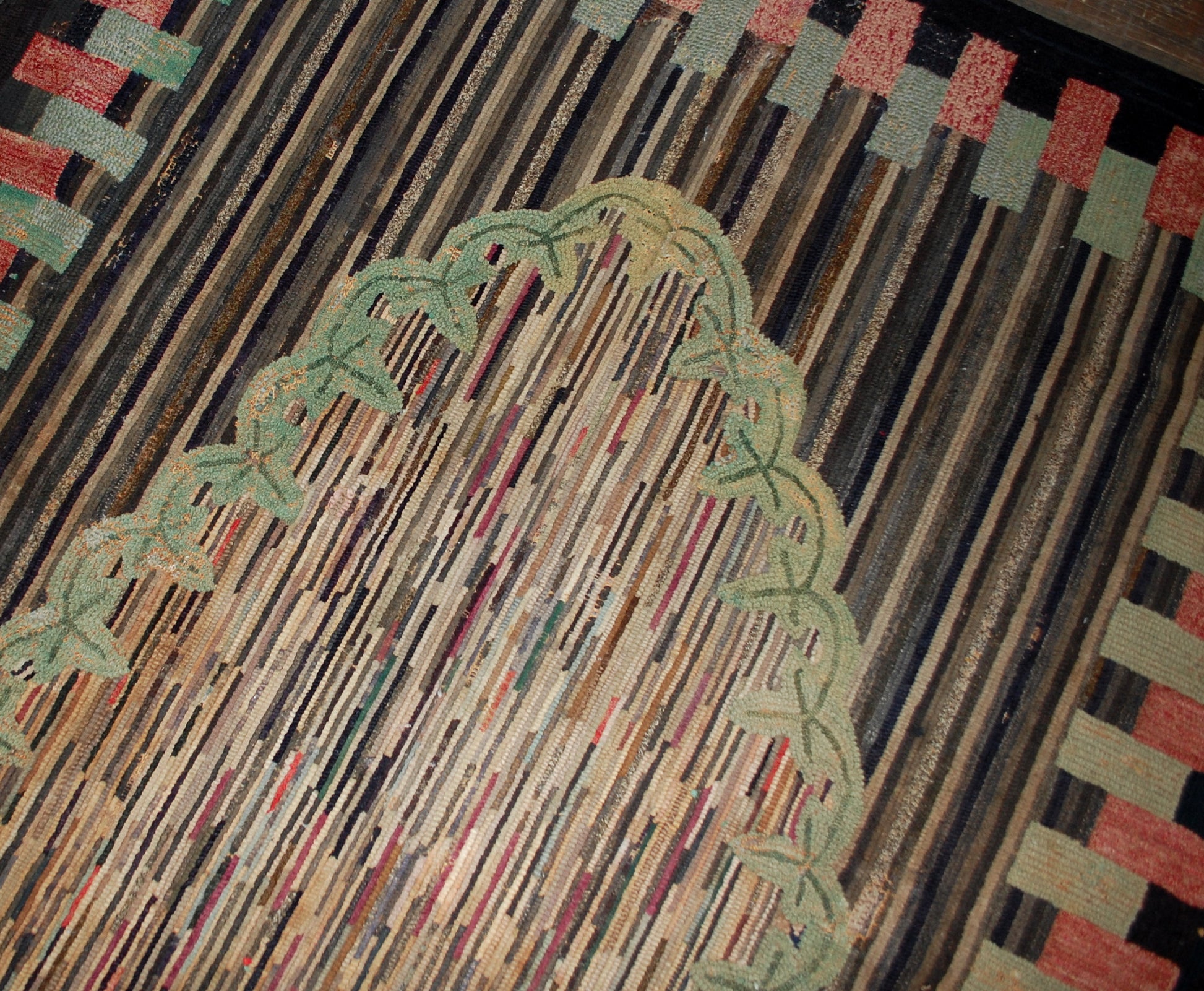 Handmade antique American hooked rug in good condition. The rug has been made in geometric design in the end of 19th century in USA.