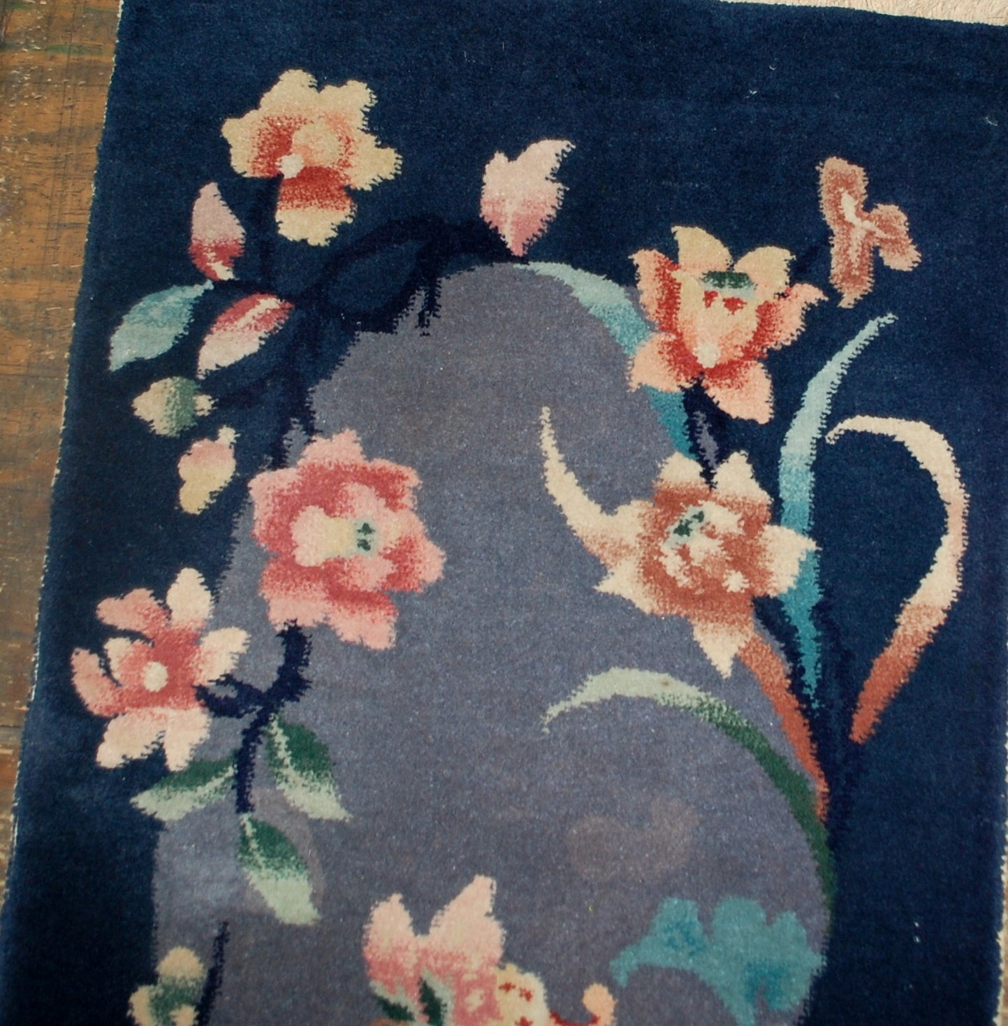 Handmade antique Art Deco Chinese rug in original good condition. It has been made in the beginning of 20th century in China.