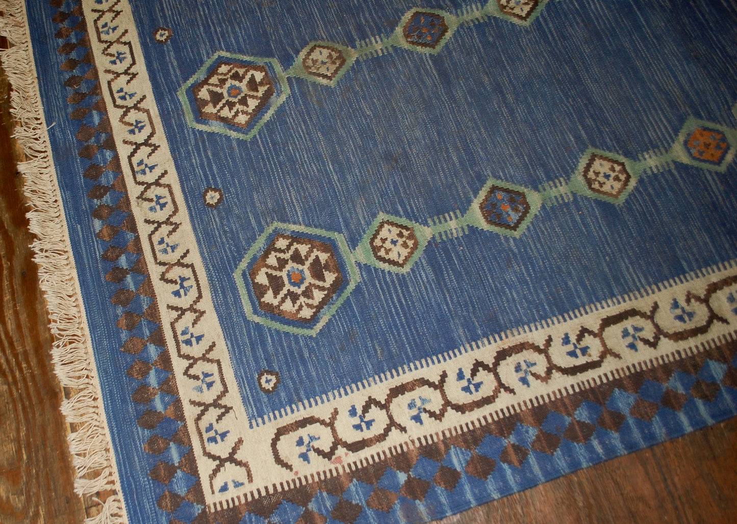 Antique hand made Indian Dhurri kilim in original good condition. It is from the middle of 20th century, made in tribal design.