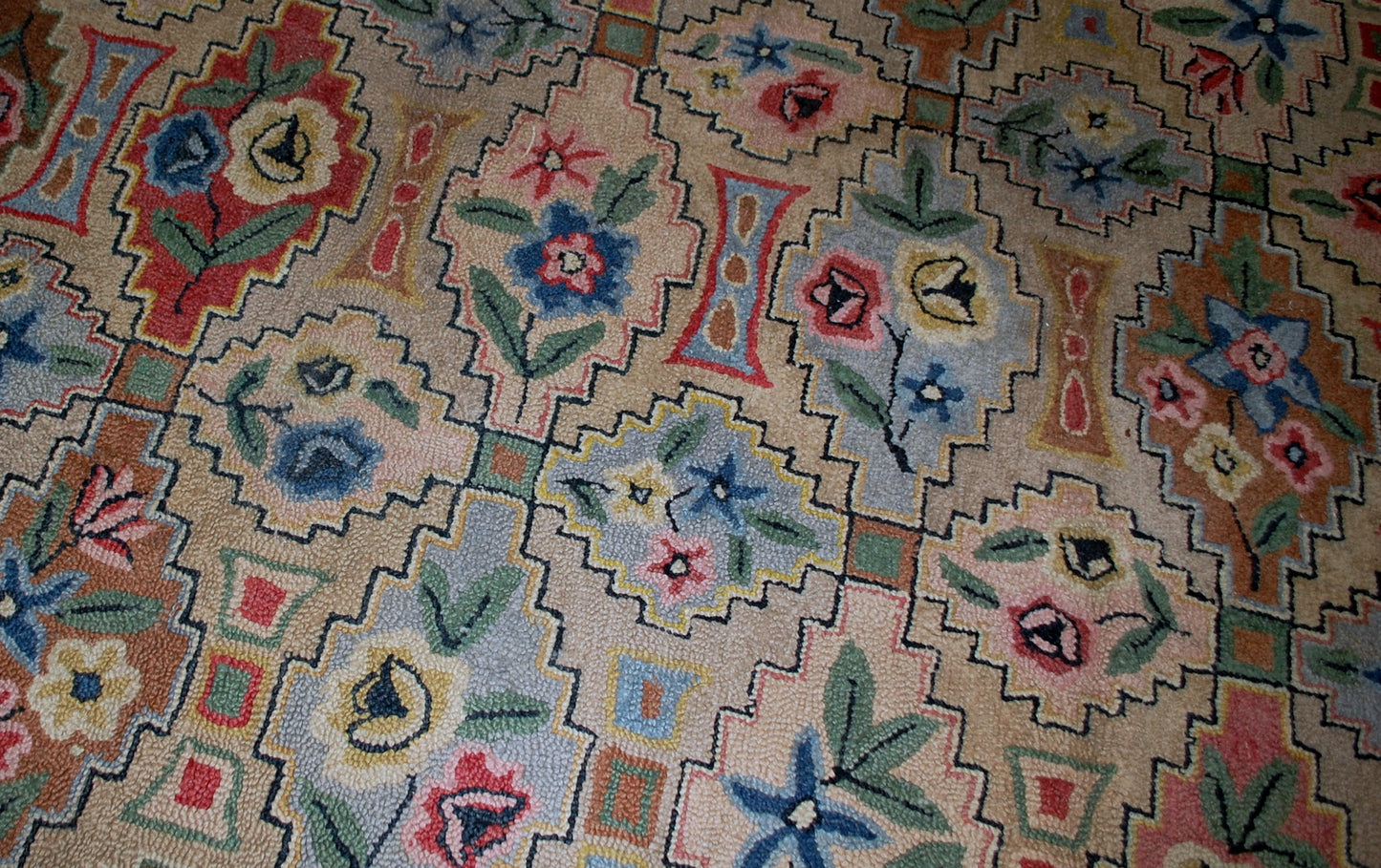 Hand made antique American hooked rug 1900s