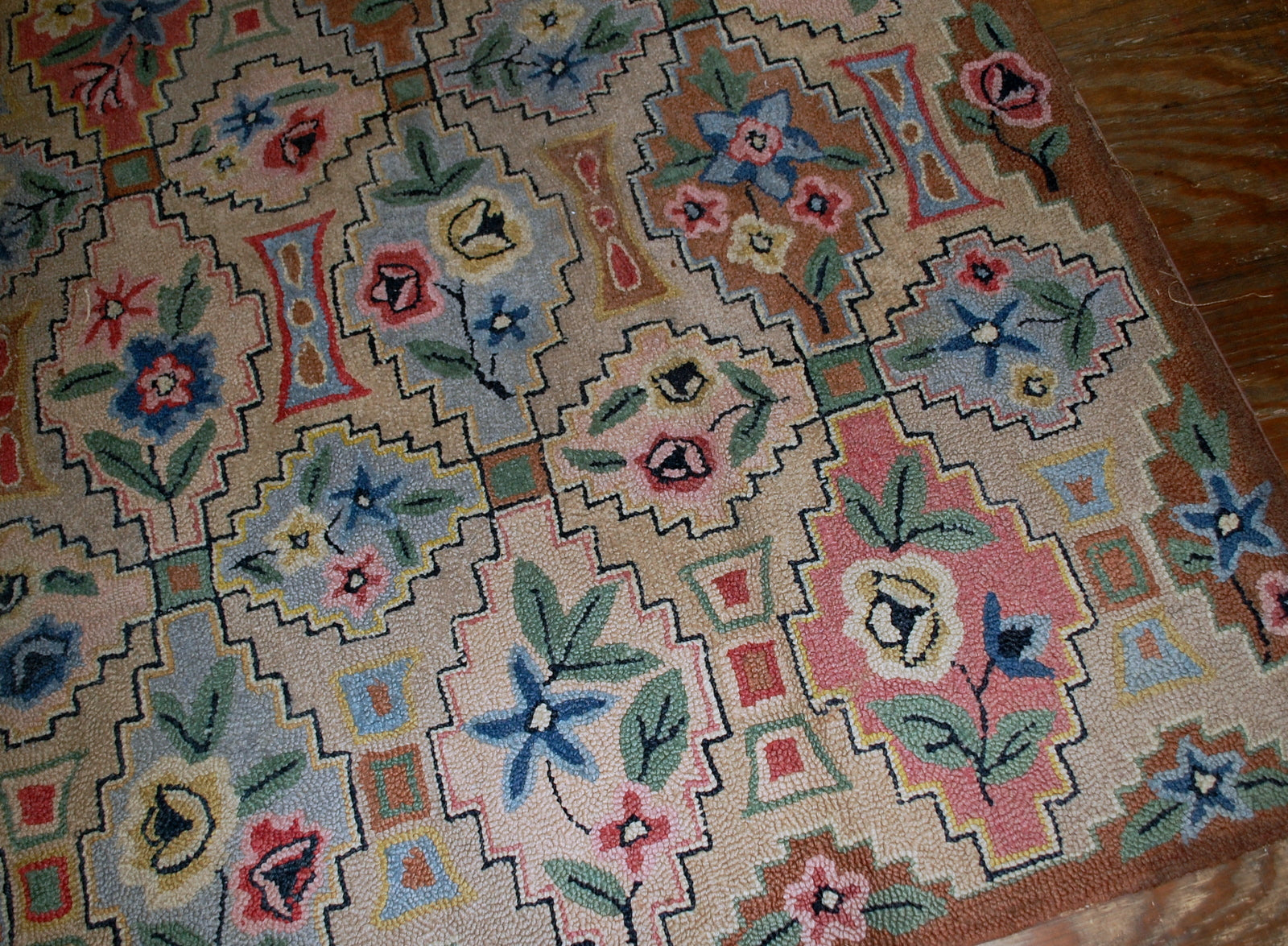 Hand made antique American hooked rug 1900s