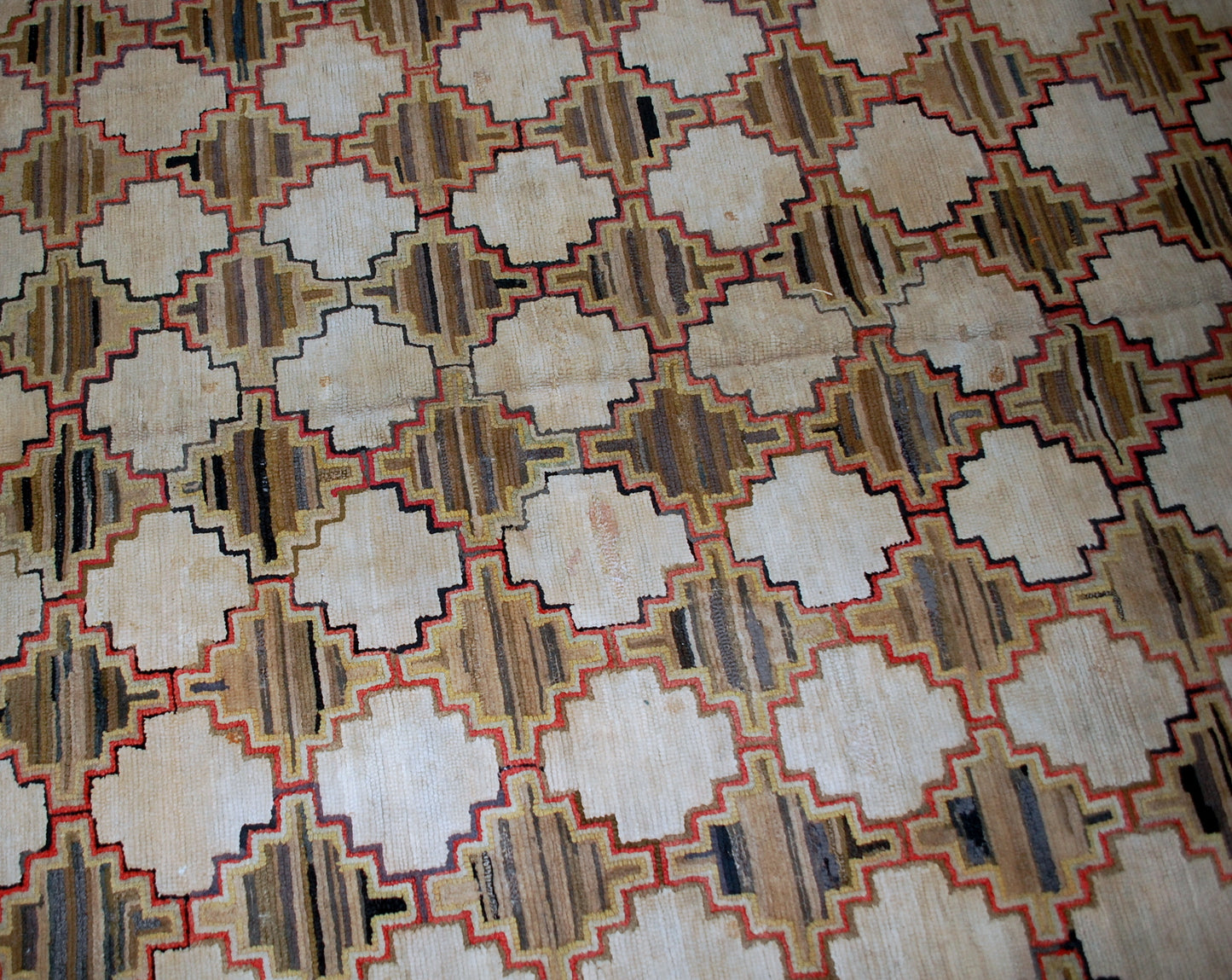 Antique geometric American hooked rug from the end of 19th century. It is in good condition, made out of wool.