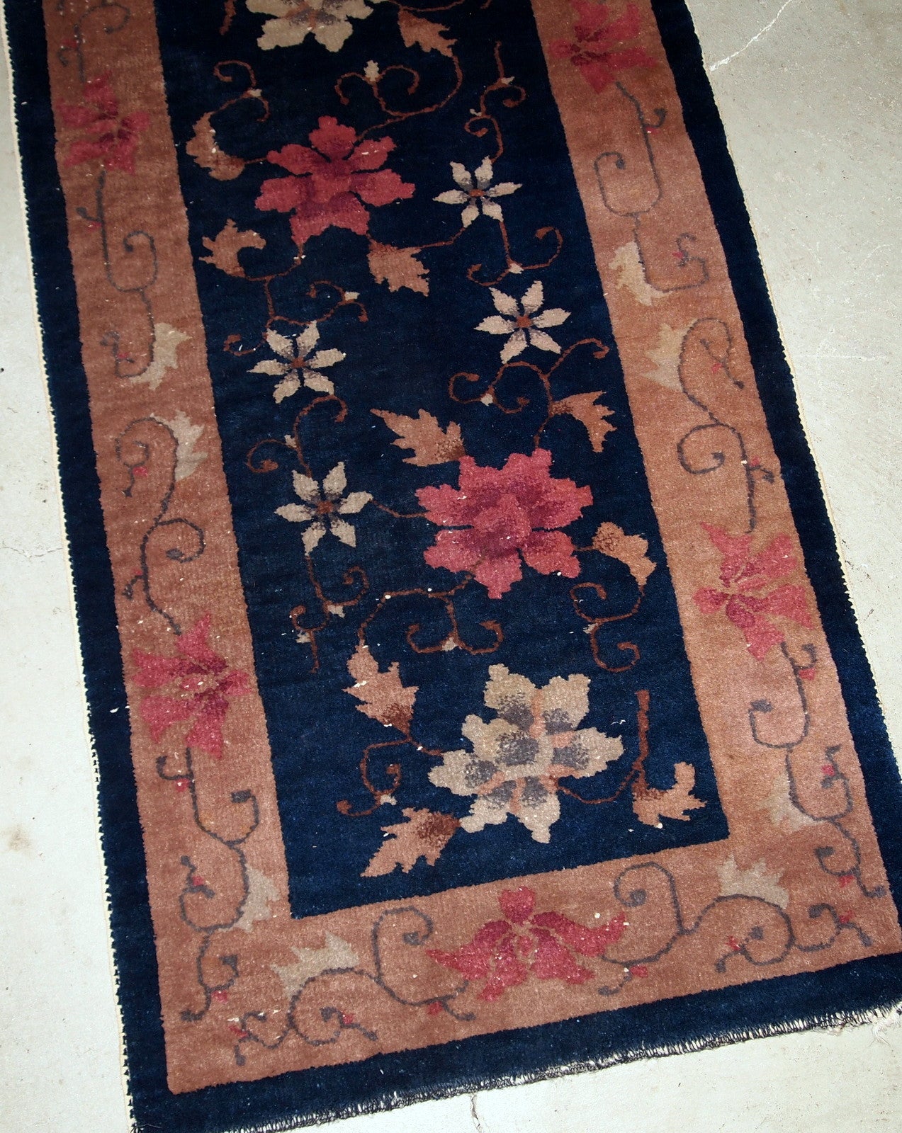 Handmade antique Art Deco Chinese rug 1920s