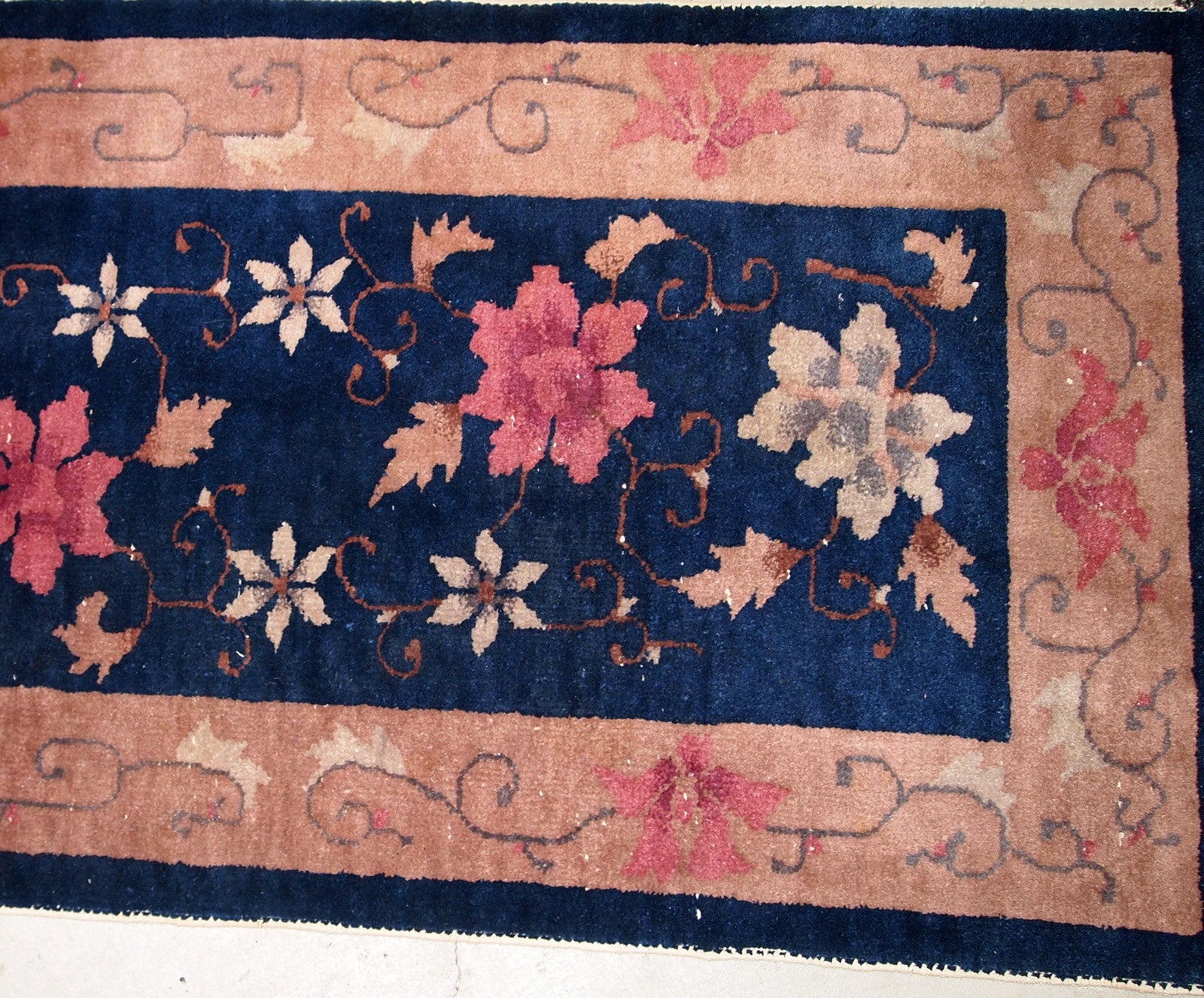 Handmade antique Art Deco Chinese rug 1920s