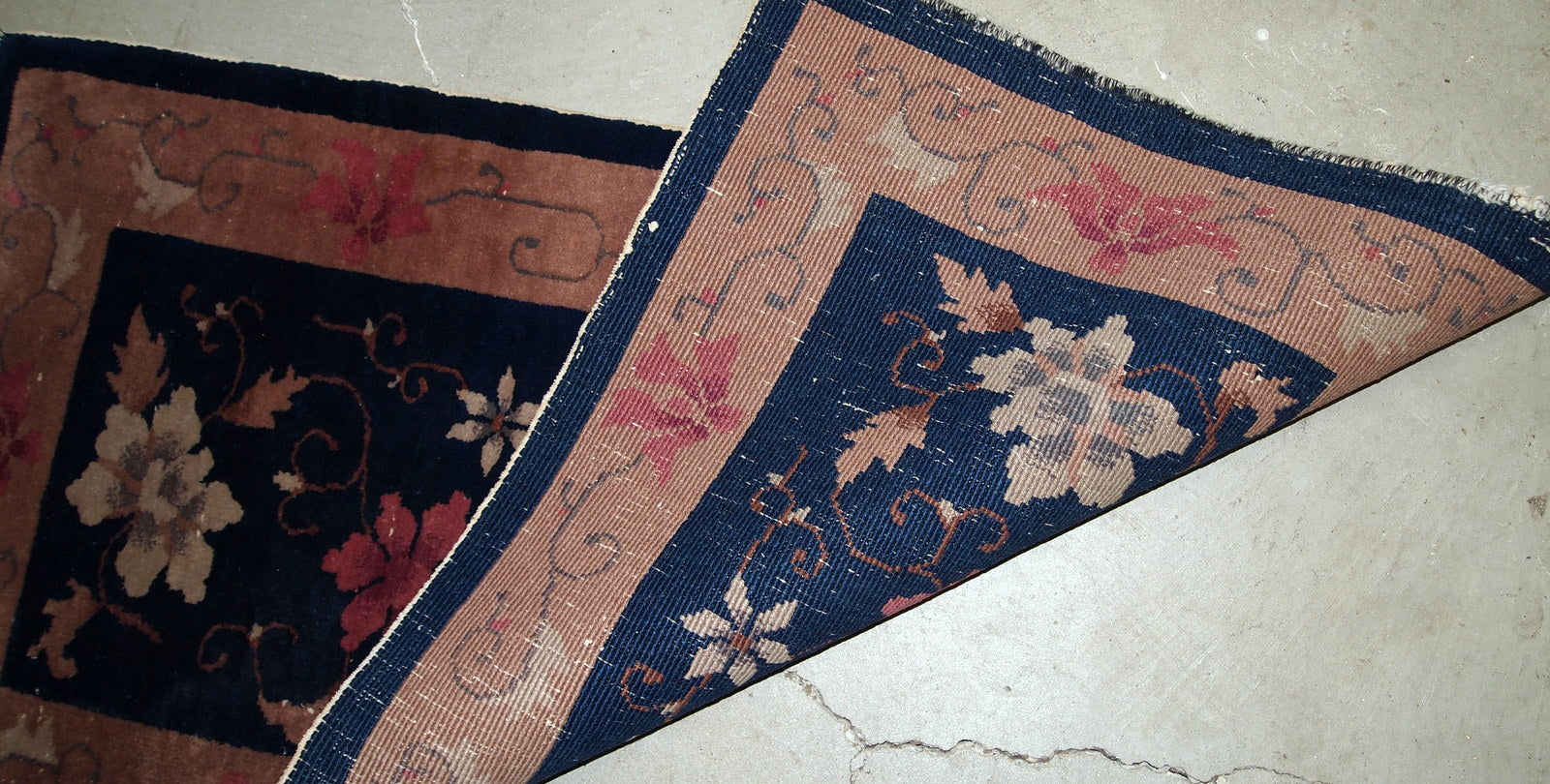 Handmade antique Art Deco Chinese rug 1920s