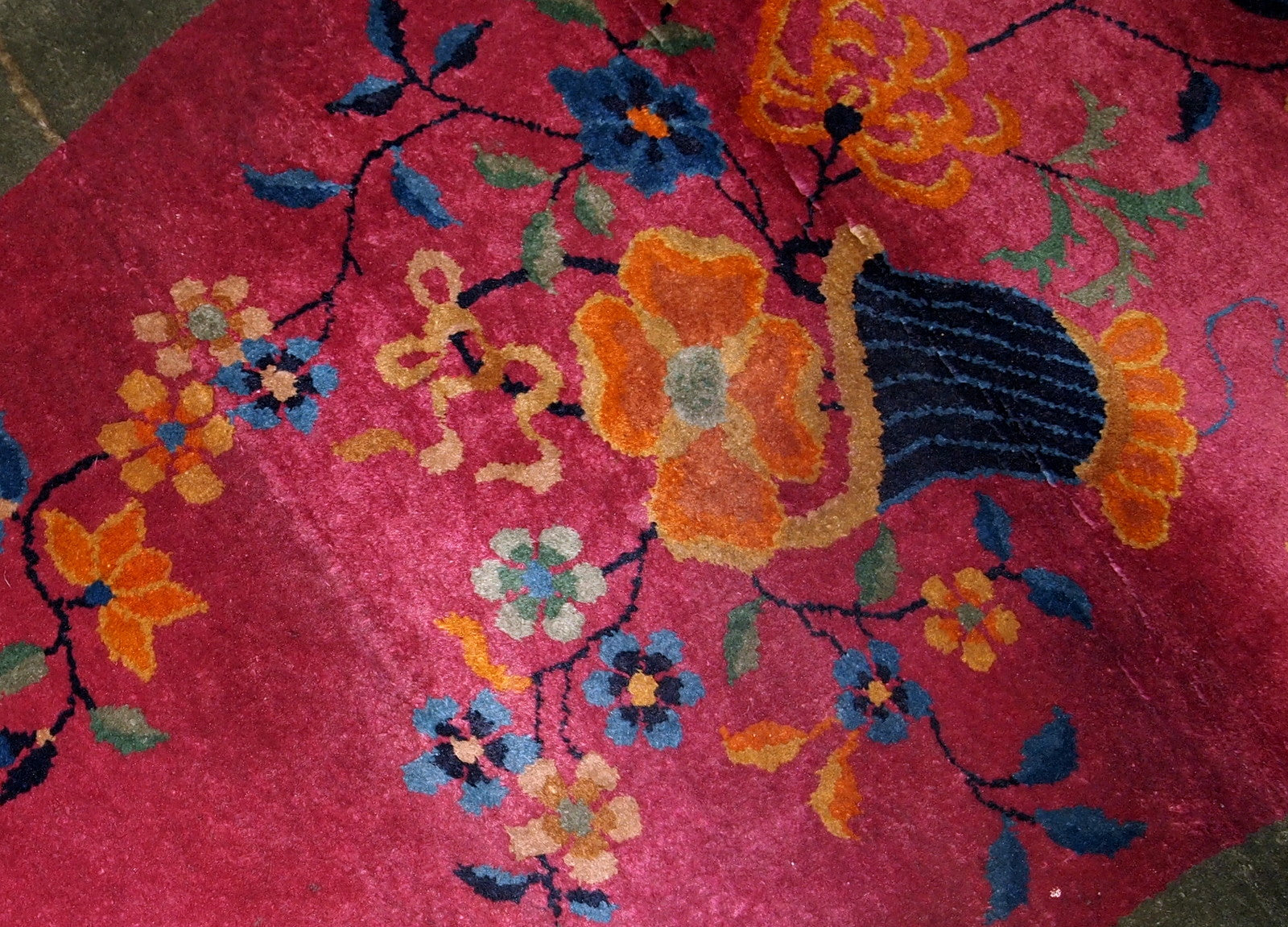 Handmade antique oval Art Deco Chinese rug 1920s
