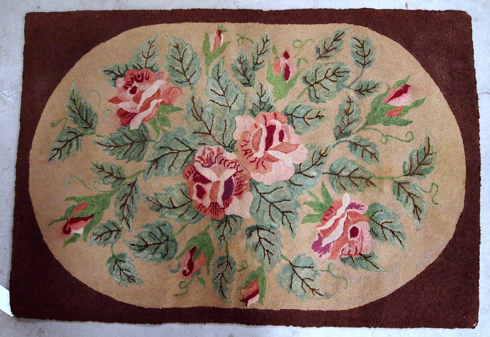 Handmade antique American Hooked rug with red roses. The rug is from the beginning of 20th century and in good condition.