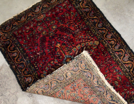 Handmade antique Persian Sarouk rug 1920s