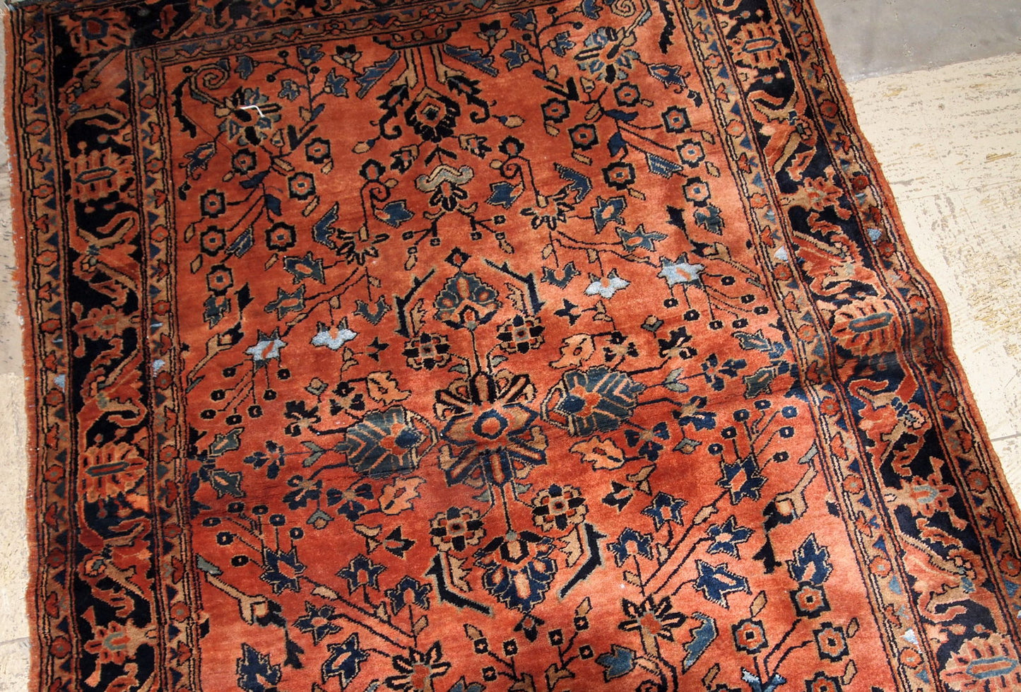Handmade antique Persian Sarouk rug 1920s