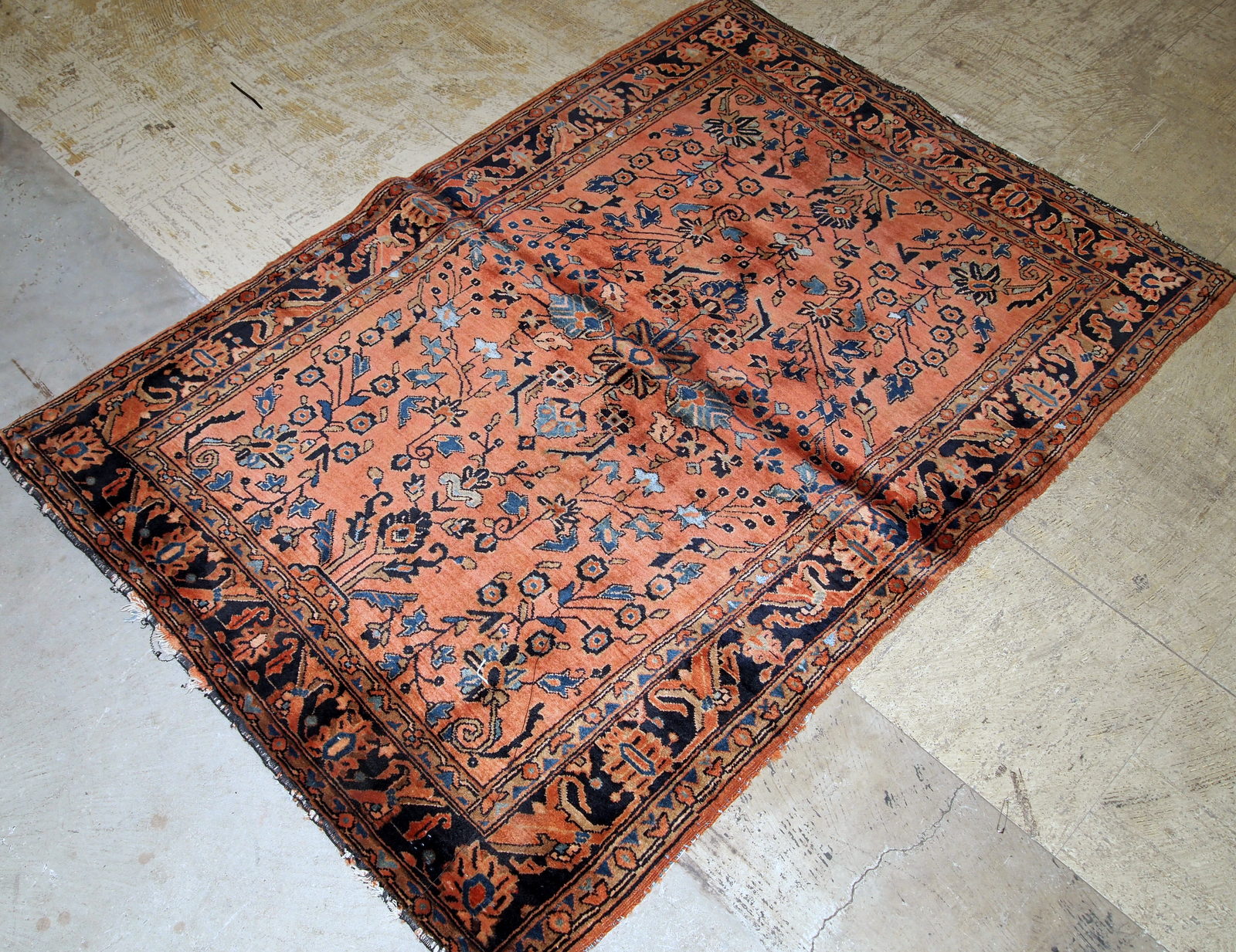 Handmade antique Persian Sarouk rug 1920s