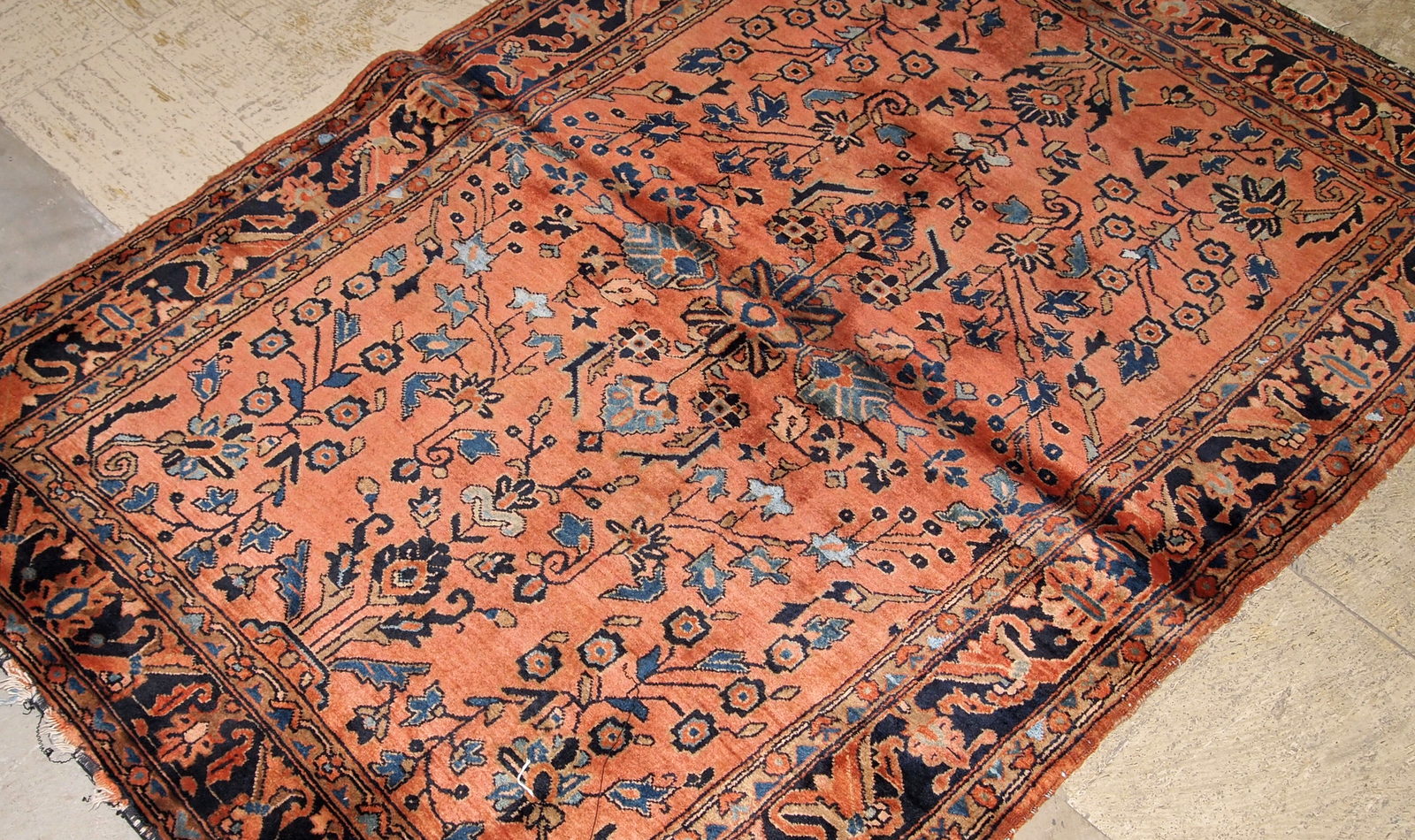 Handmade antique Persian Sarouk rug 1920s