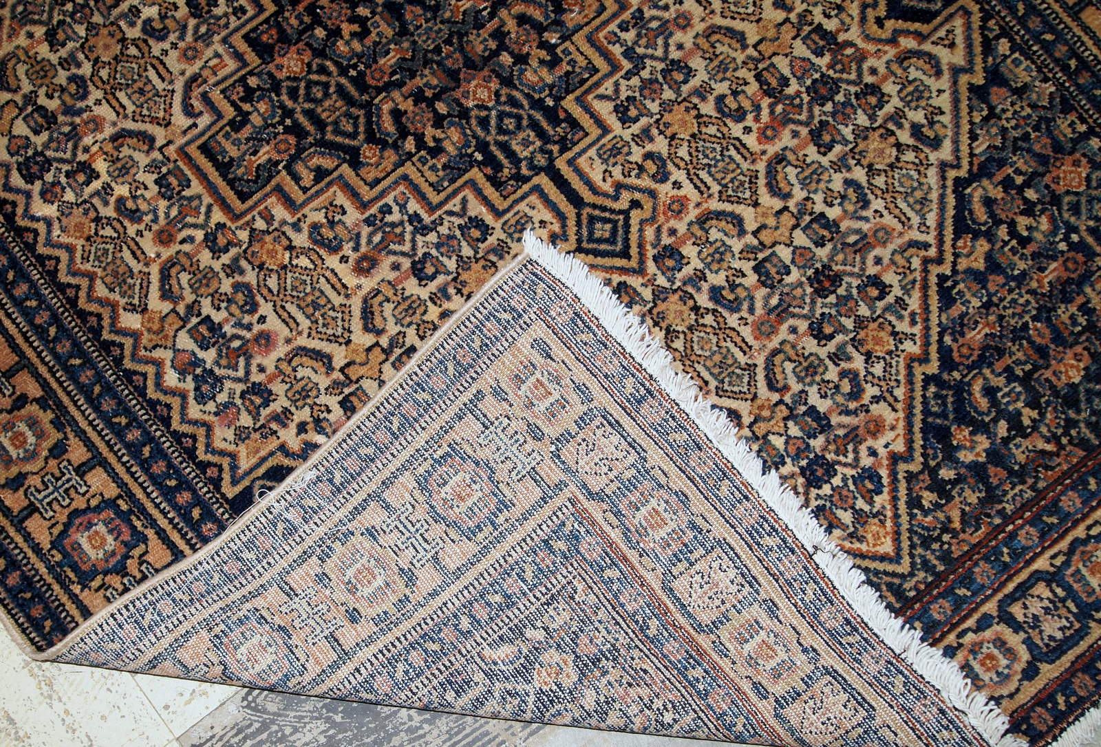 Handmade antique Persian Bibikabab rug 1920s
