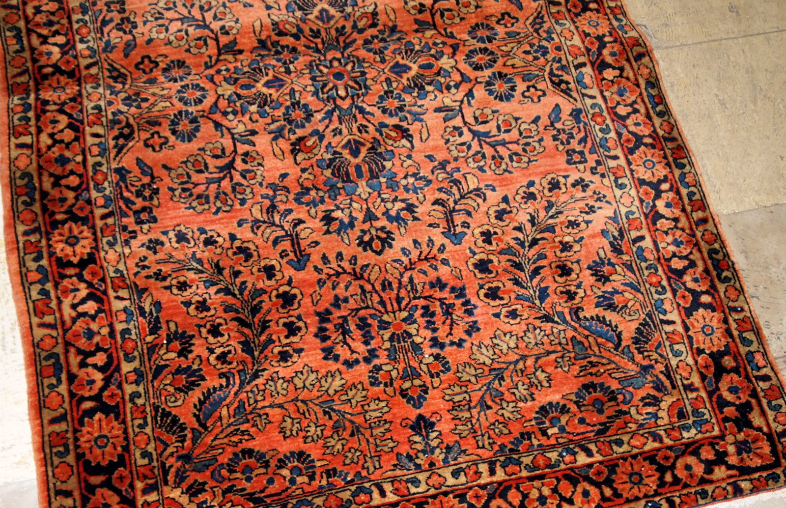 Handmade antique Persian Sarouk rug 1920s