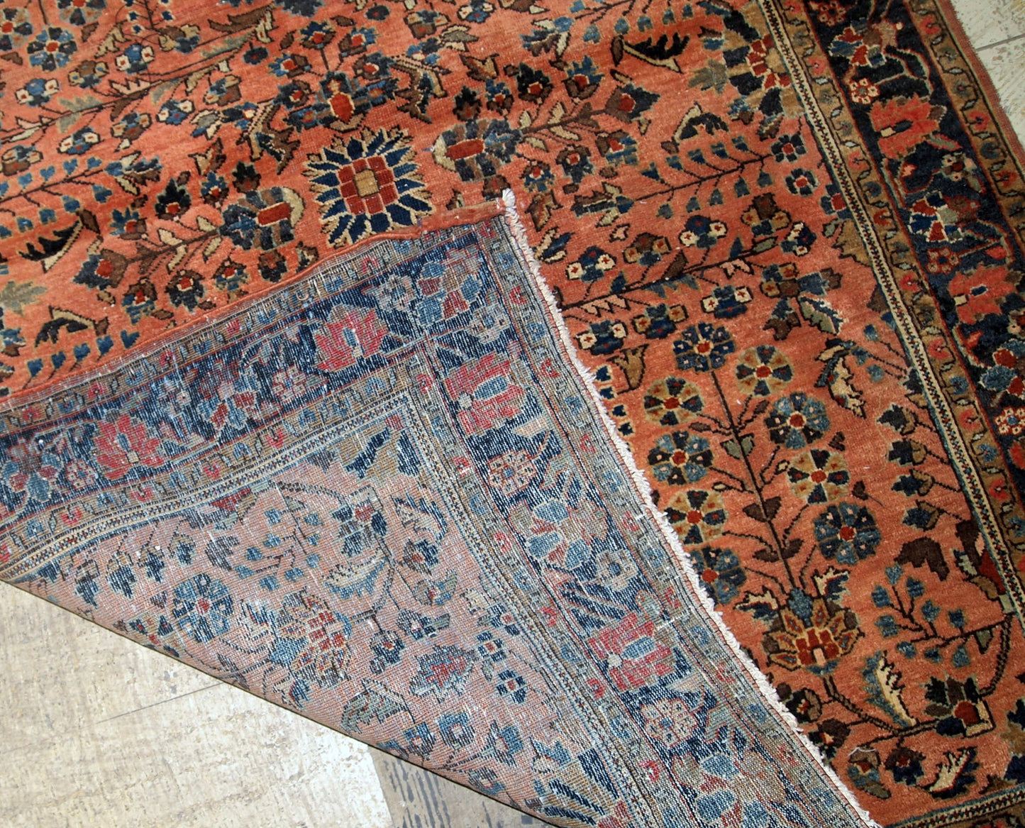 Handmade antique Persian Sarouk rug 1920s