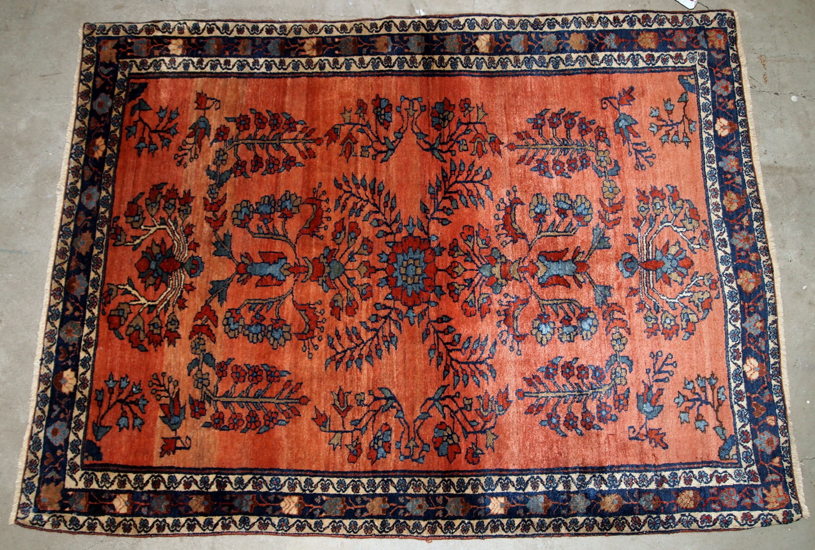Hand made antique Persian Sarouk rug in red wool. The rug is from the beginning of 20th century in original good condition.