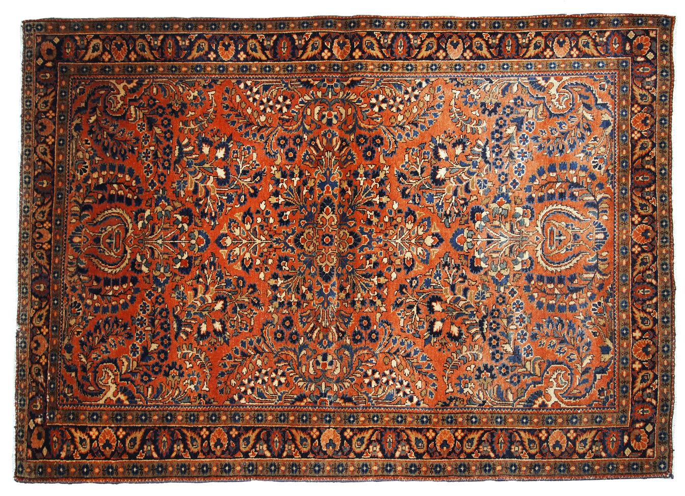 Hand made antique Persian Sarouk rug in red wool. The rug is in original good condition from the beginning of 20th century.