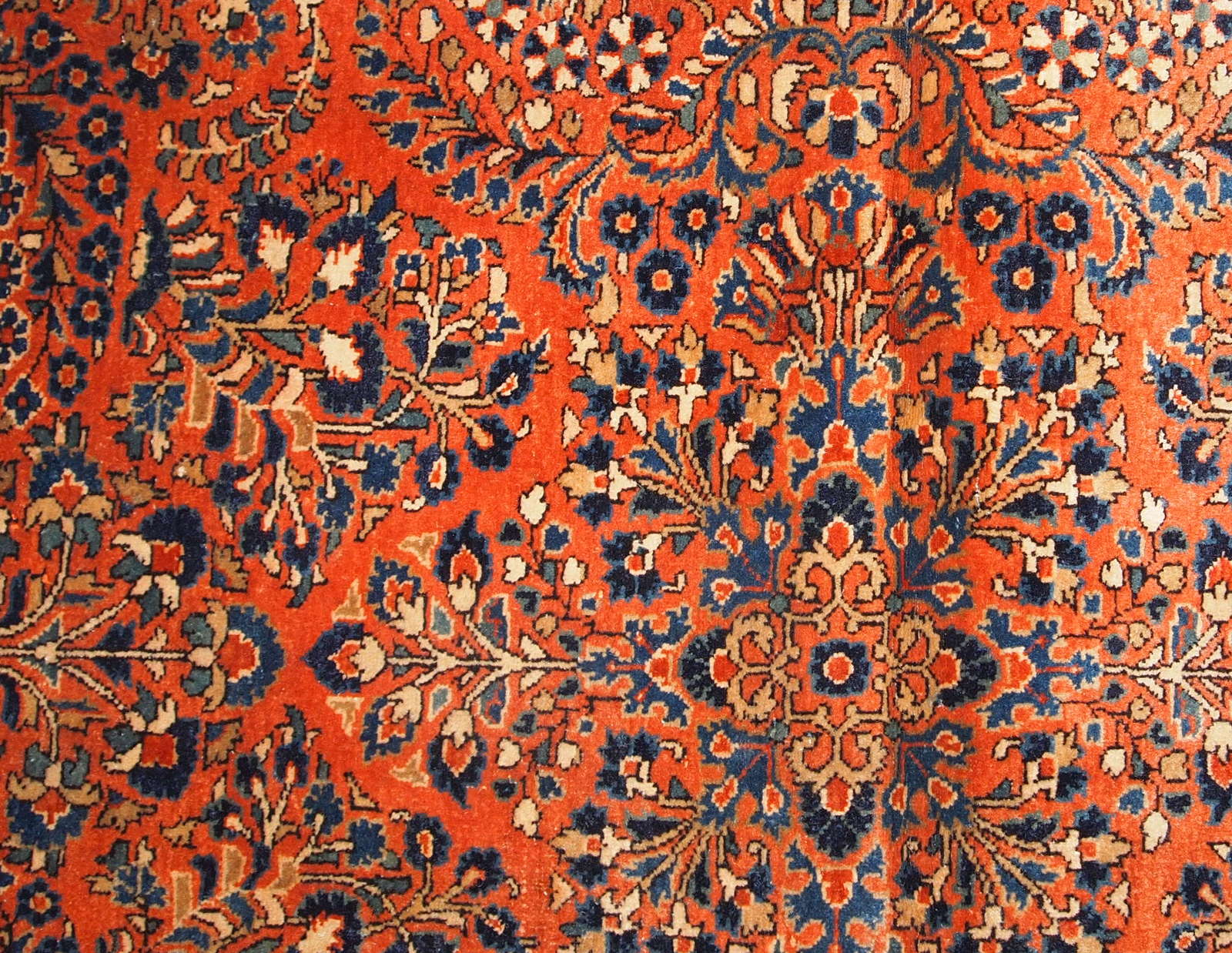 Handmade antique Persian Sarouk rug 1920s