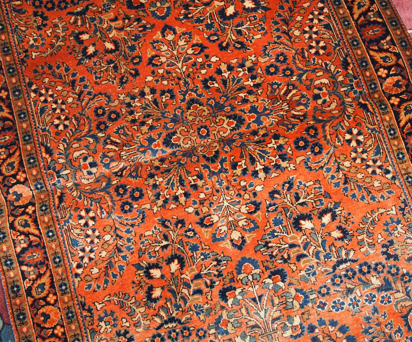 Hand made antique Persian Sarouk rug in red wool. The rug is in original good condition from the beginning of 20th century.