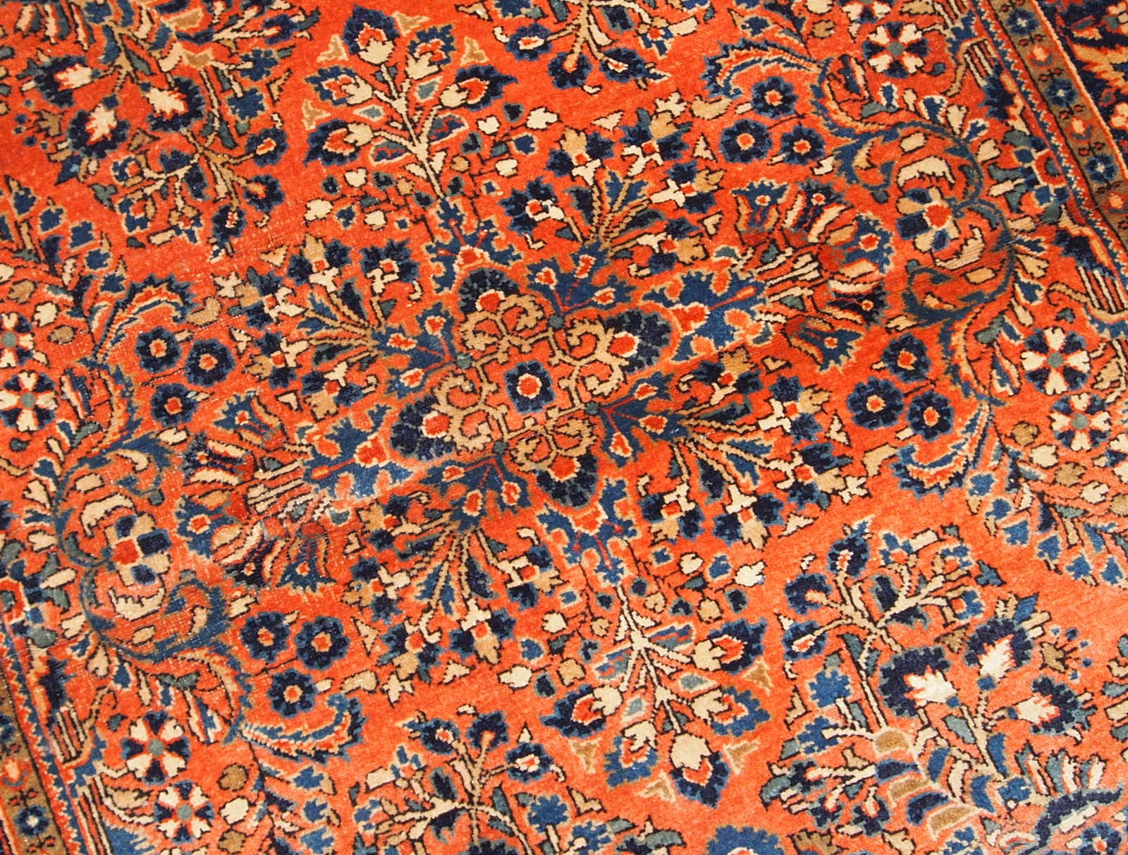 Handmade antique Persian Sarouk rug 1920s