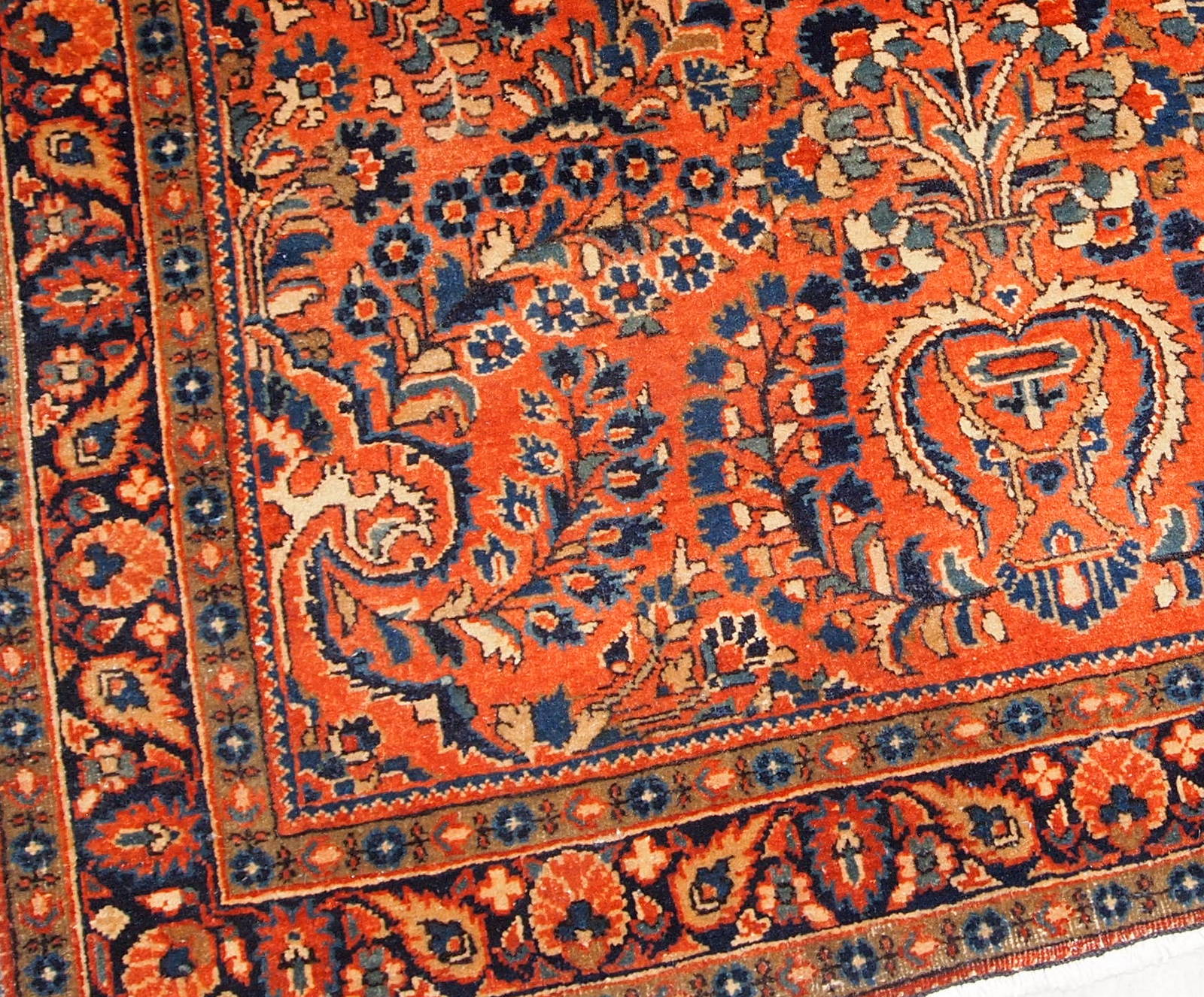 Handmade antique Persian Sarouk rug 1920s