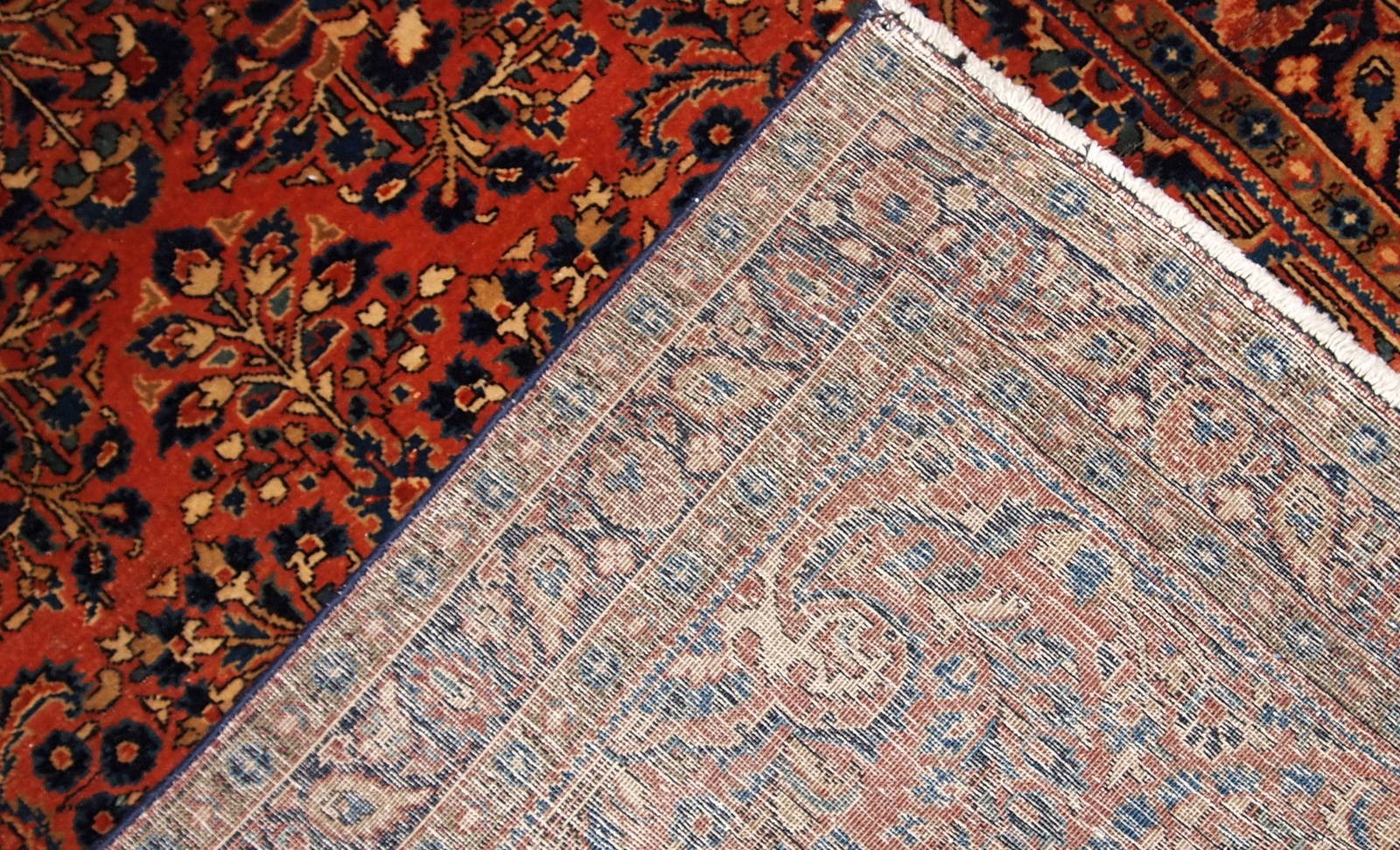 Handmade antique Persian Sarouk rug 1920s