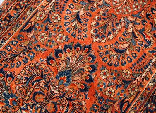 Handmade antique Persian Sarouk rug 1920s