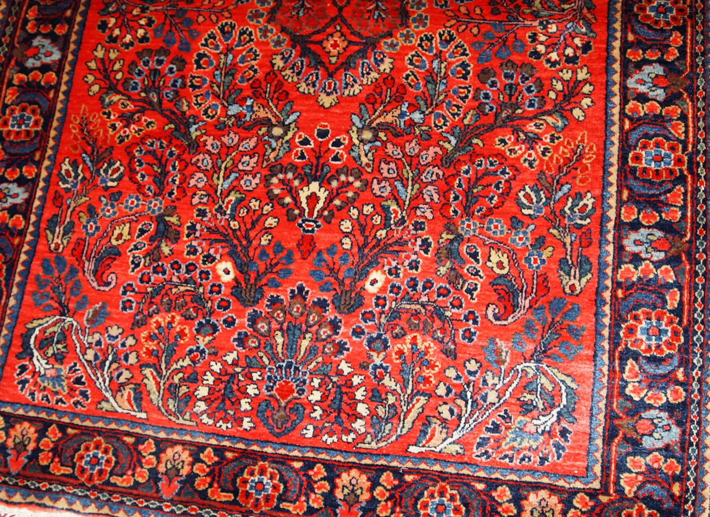 Handmade antique Persian Sarouk rug 1920s