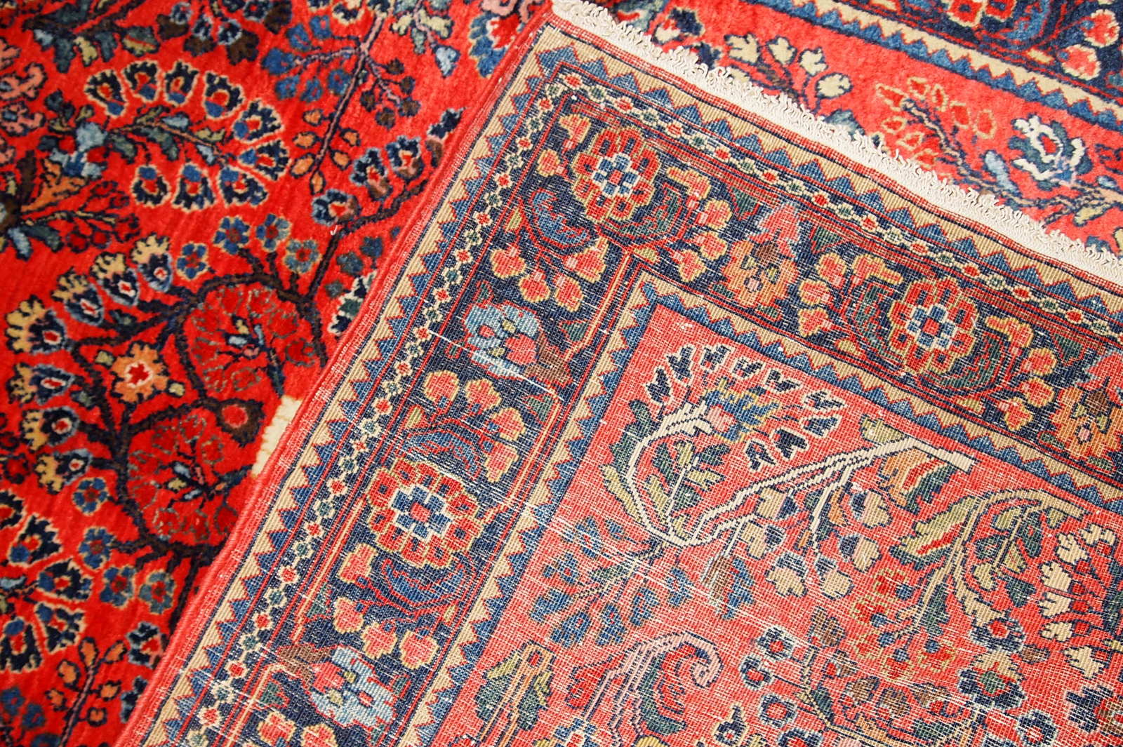 Handmade antique Persian Sarouk rug 1920s