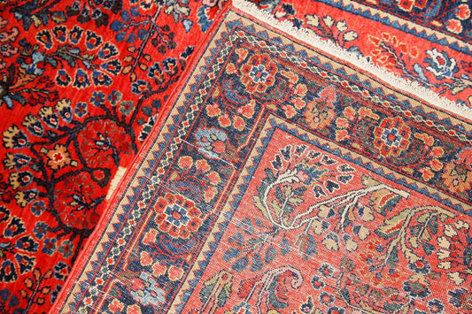 Handmade antique Persian Sarouk rug 1920s