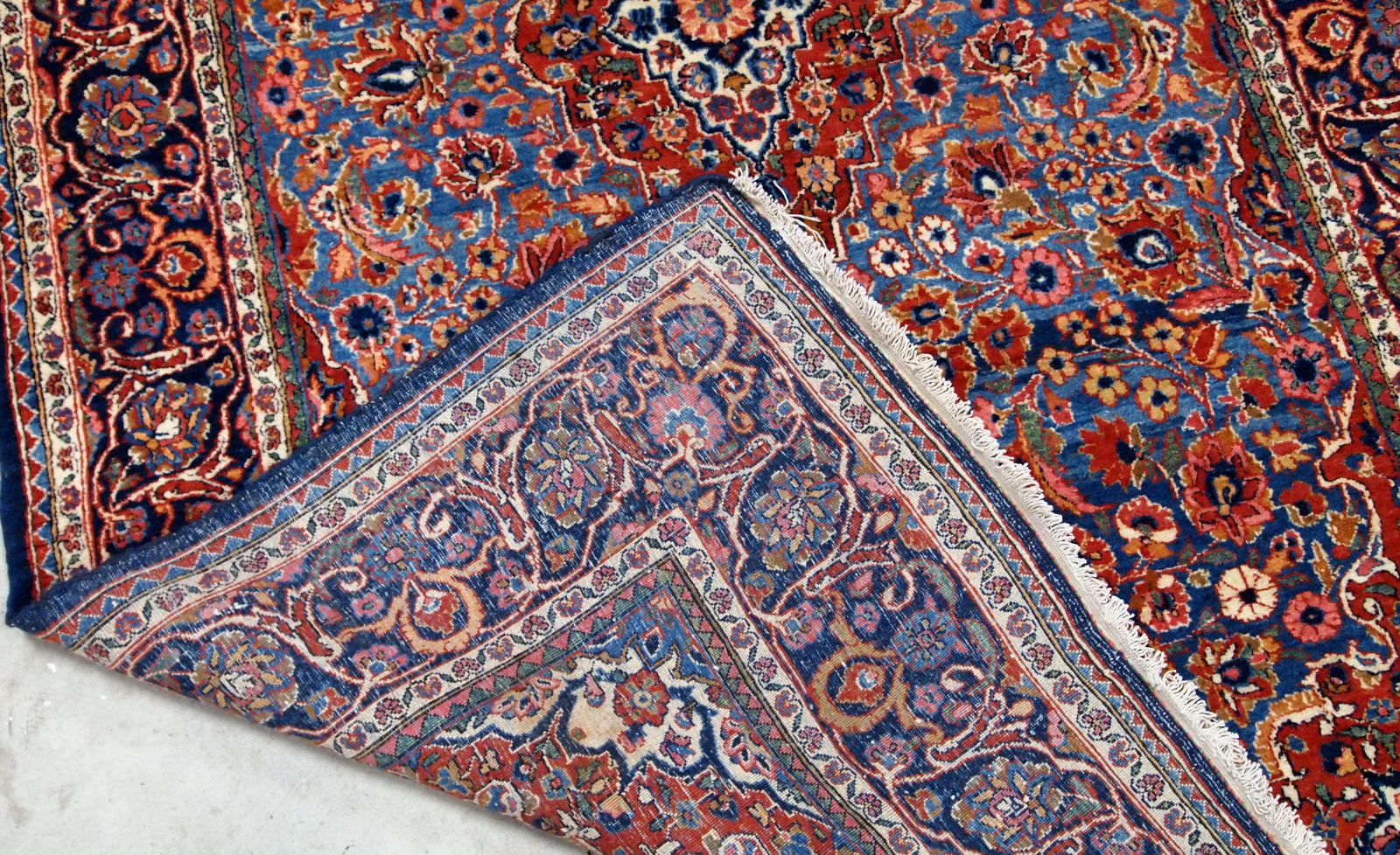 Handmade antique Persian Kashan rug 1900s