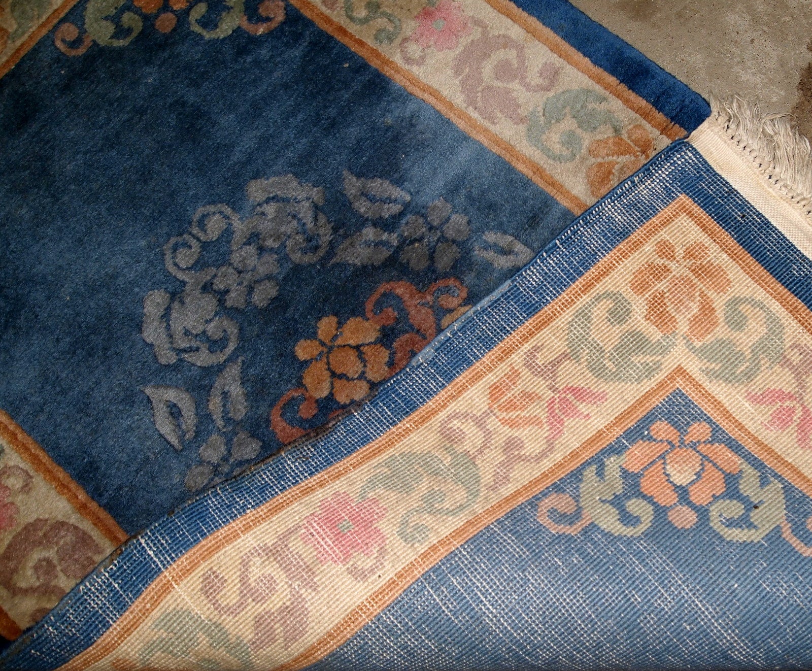 Handmade vintage Art Deco Chinese rug 1960s