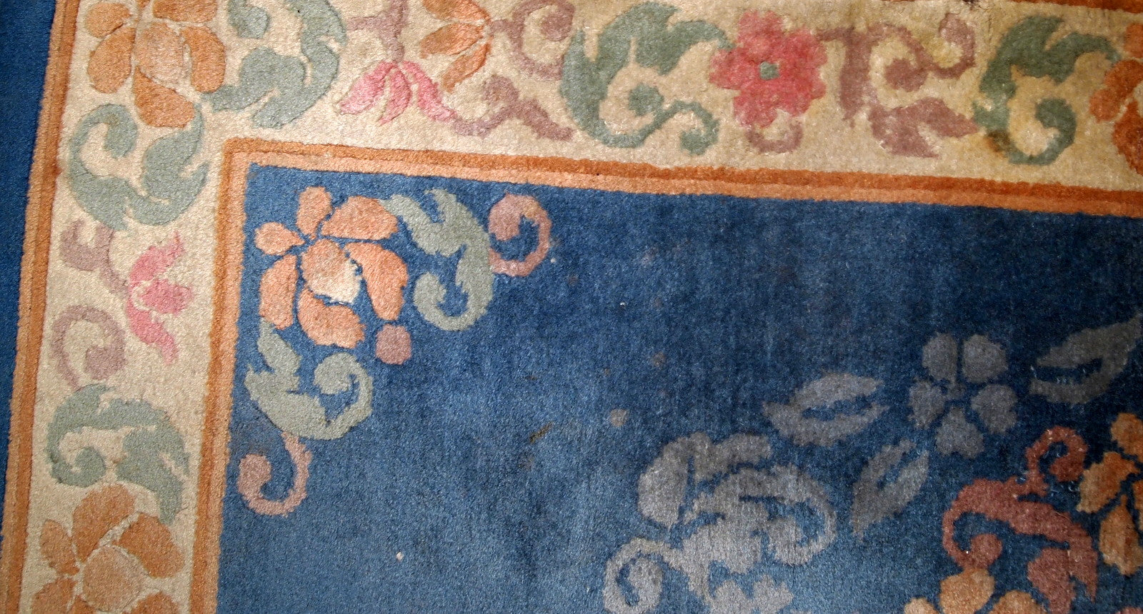 Handmade vintage Art Deco Chinese rug 1960s
