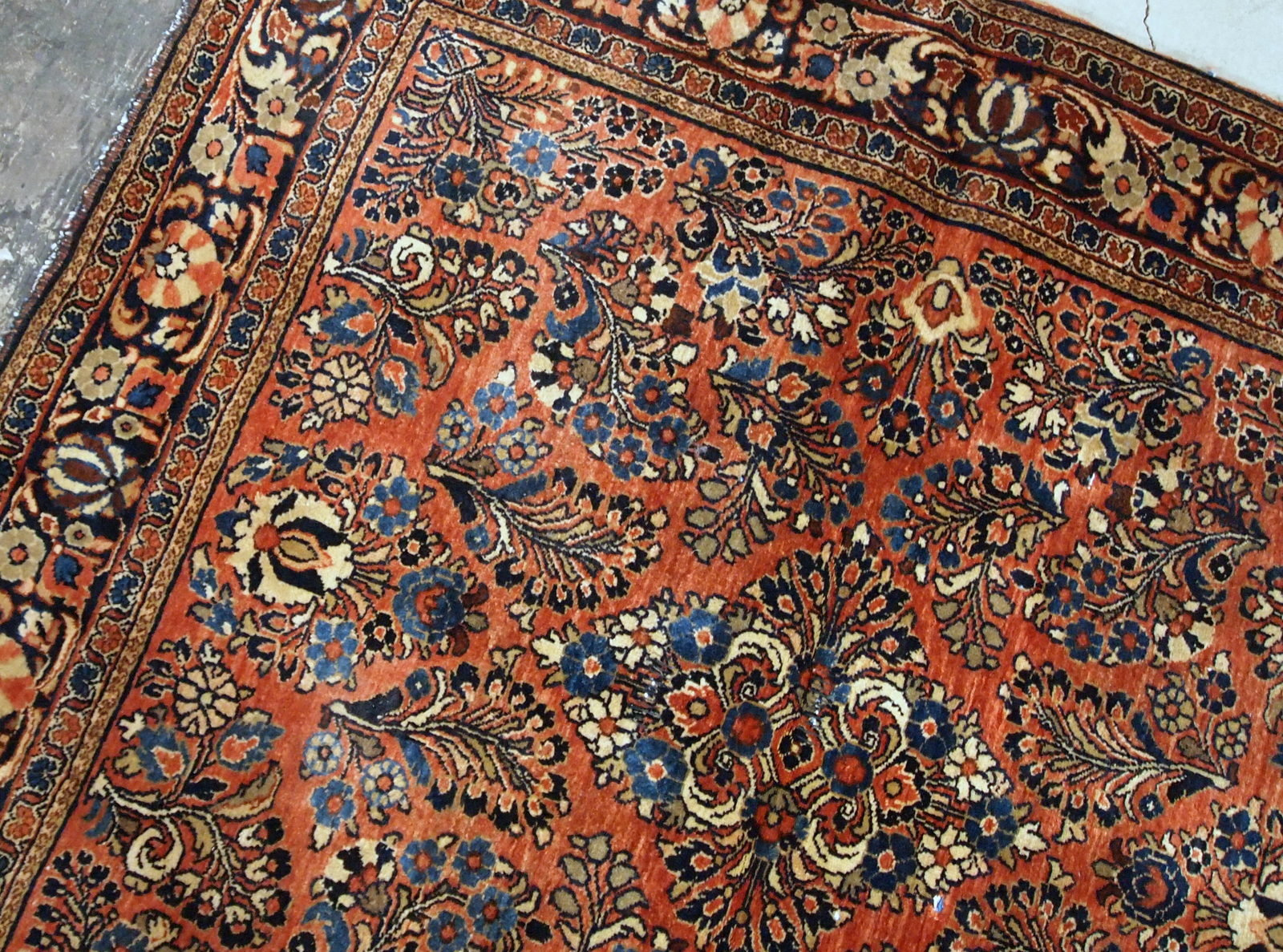 Antique hand-woven Sarouk rug in traditional design and red color. It has been made in the beginning of 20th century and in original good condition.