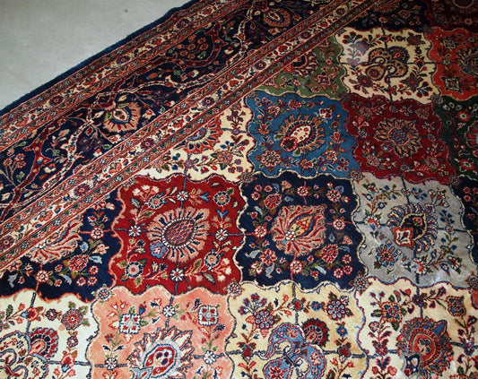 Handmade antique Persian Kashan rug 1910s