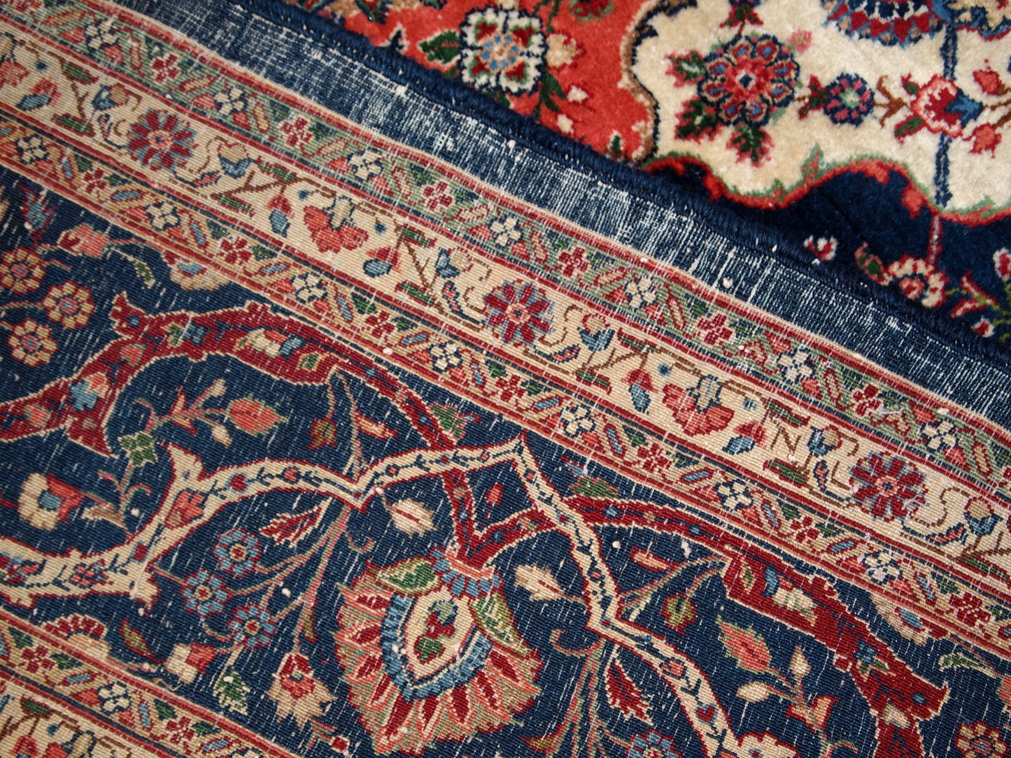 Antique Persian Kashan rug in colourful shades. The rug is in good condition, made in the beginning of 20th century.