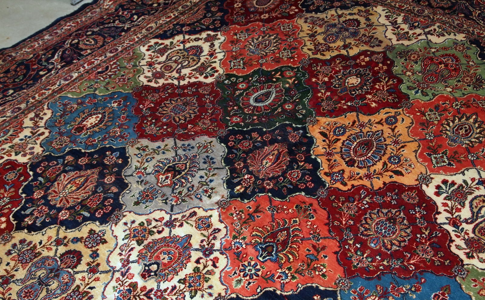 Handmade antique Persian Kashan rug 1910s