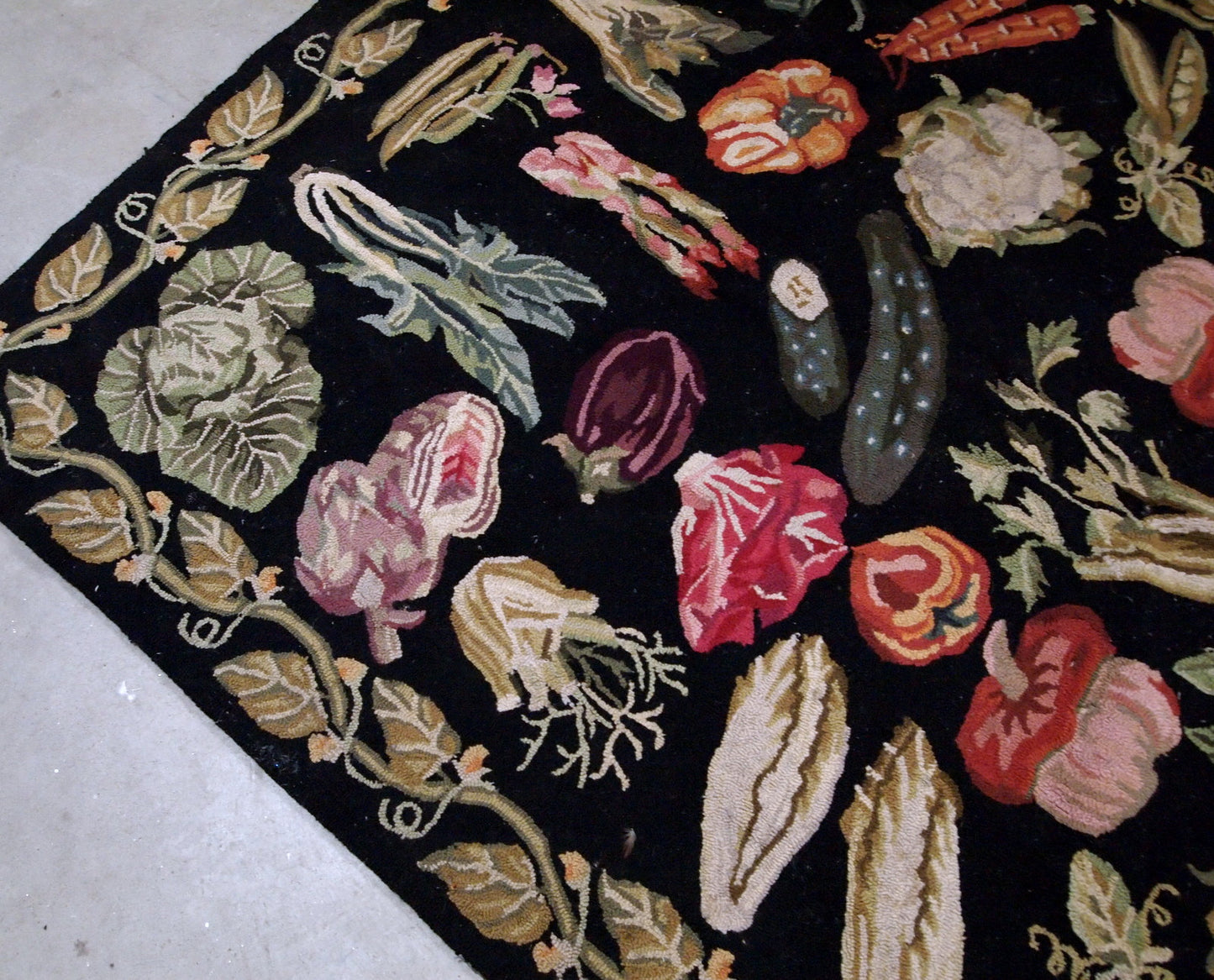 Handmade antique American Hooked rug 4.10' x 8.1' (150cm x 247cm) 1910s -1B728