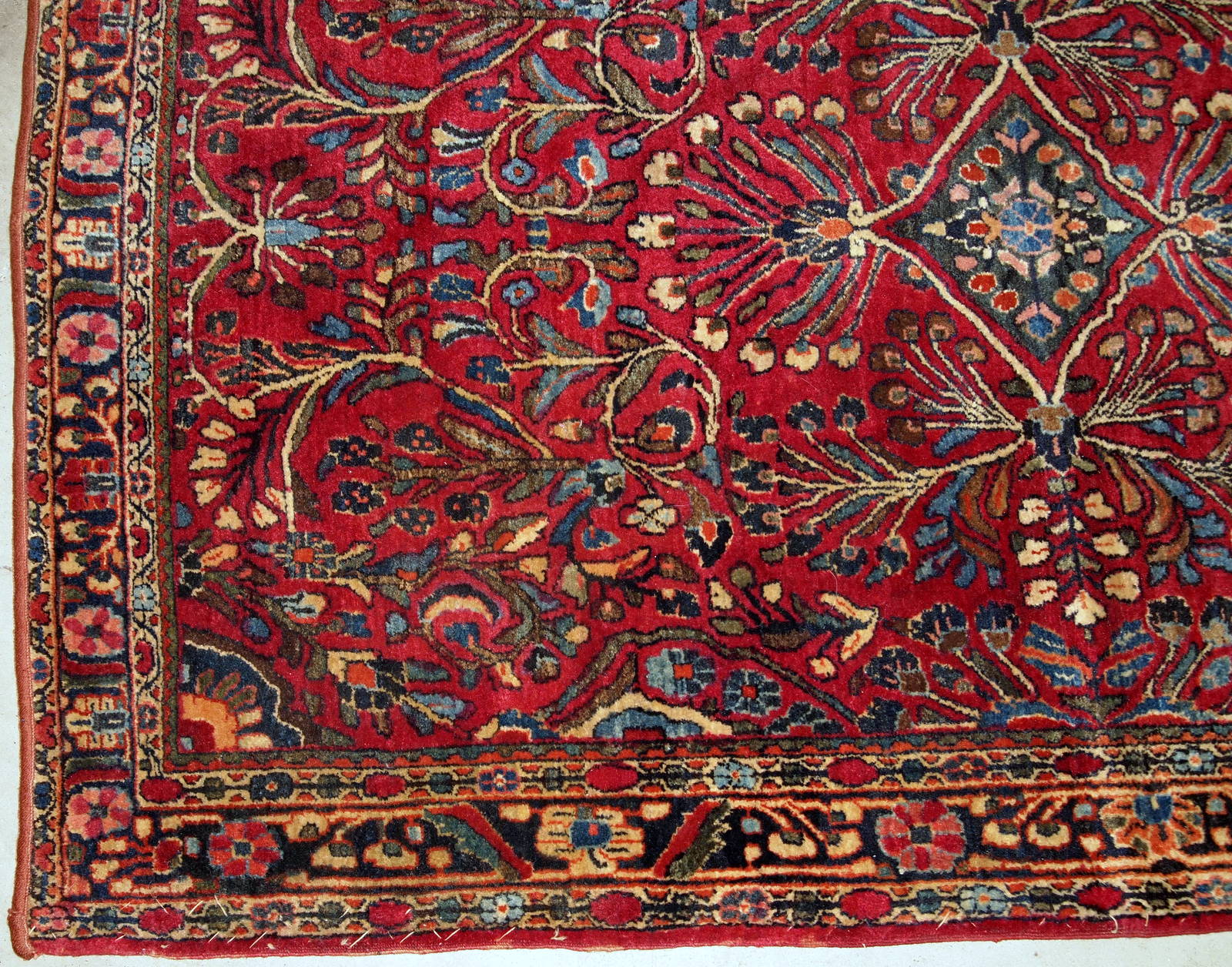 Handmade antique Persian Sarouk rug 1920s