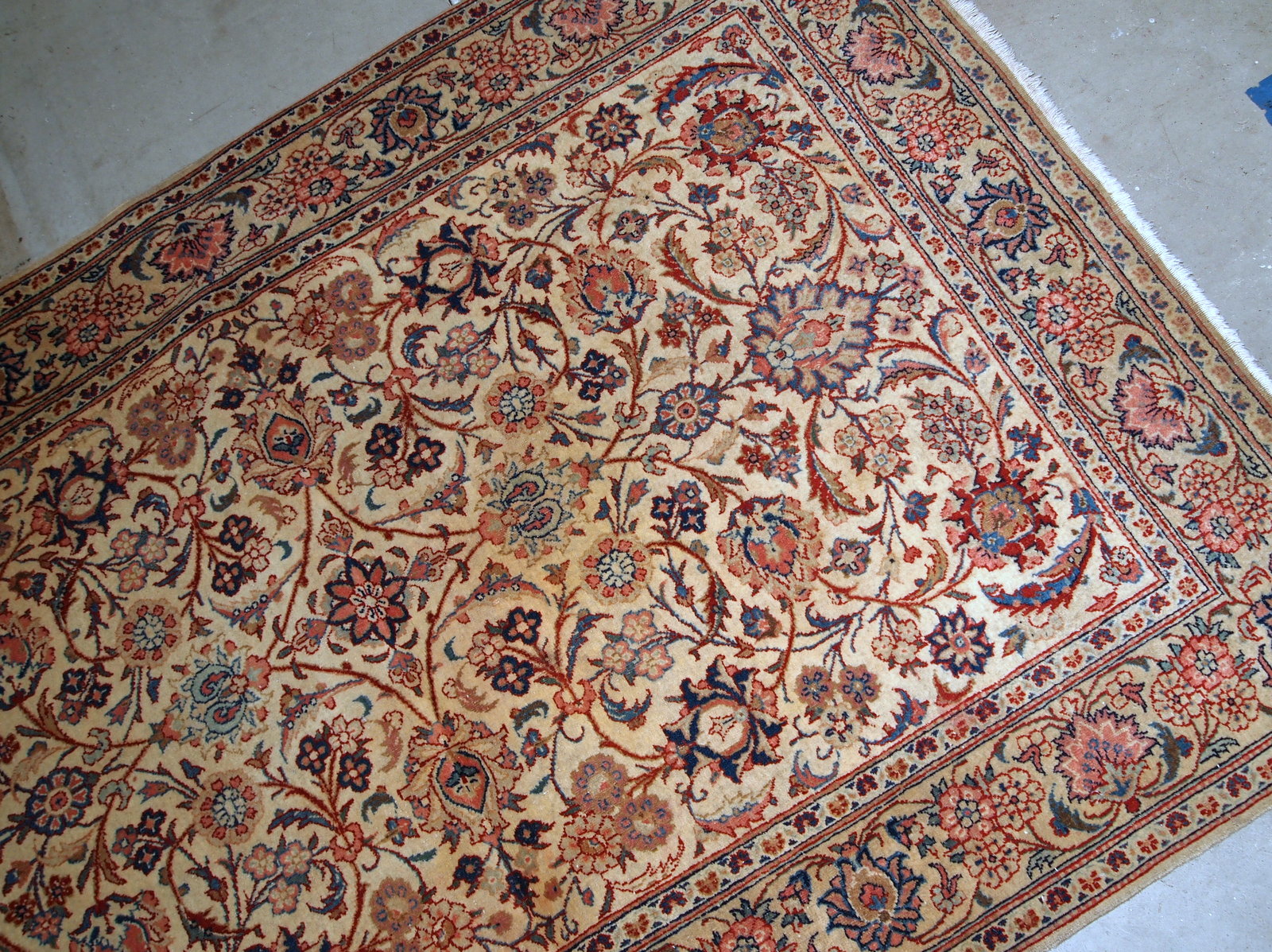 Handmade antique Kashan rug in light shade of beige. The rug is in original good condition from the beginning of 20th century.